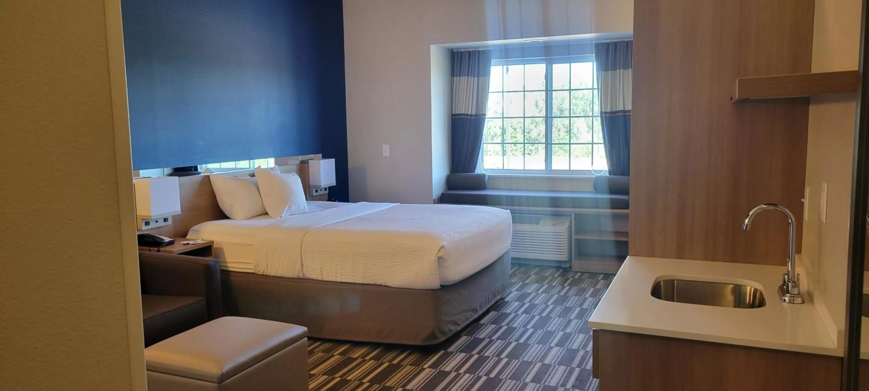 Photo of the whole room, Bed in Microtel Inn & Suites by Wyndham Fountain Fort Carson
