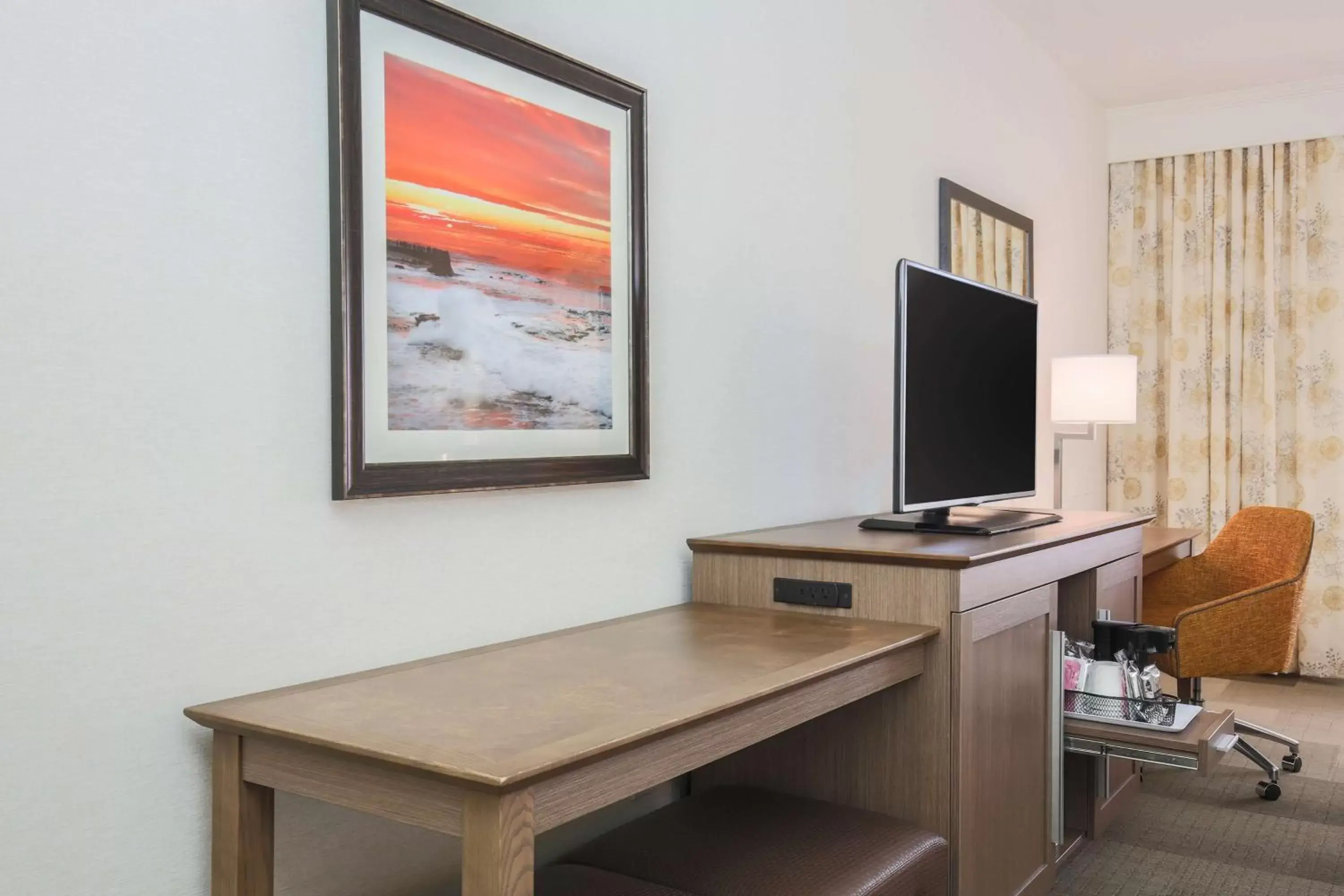 Bedroom in Hampton Inn & Suites Camarillo Bedroom in Hampton Inn & Suites Camarillo