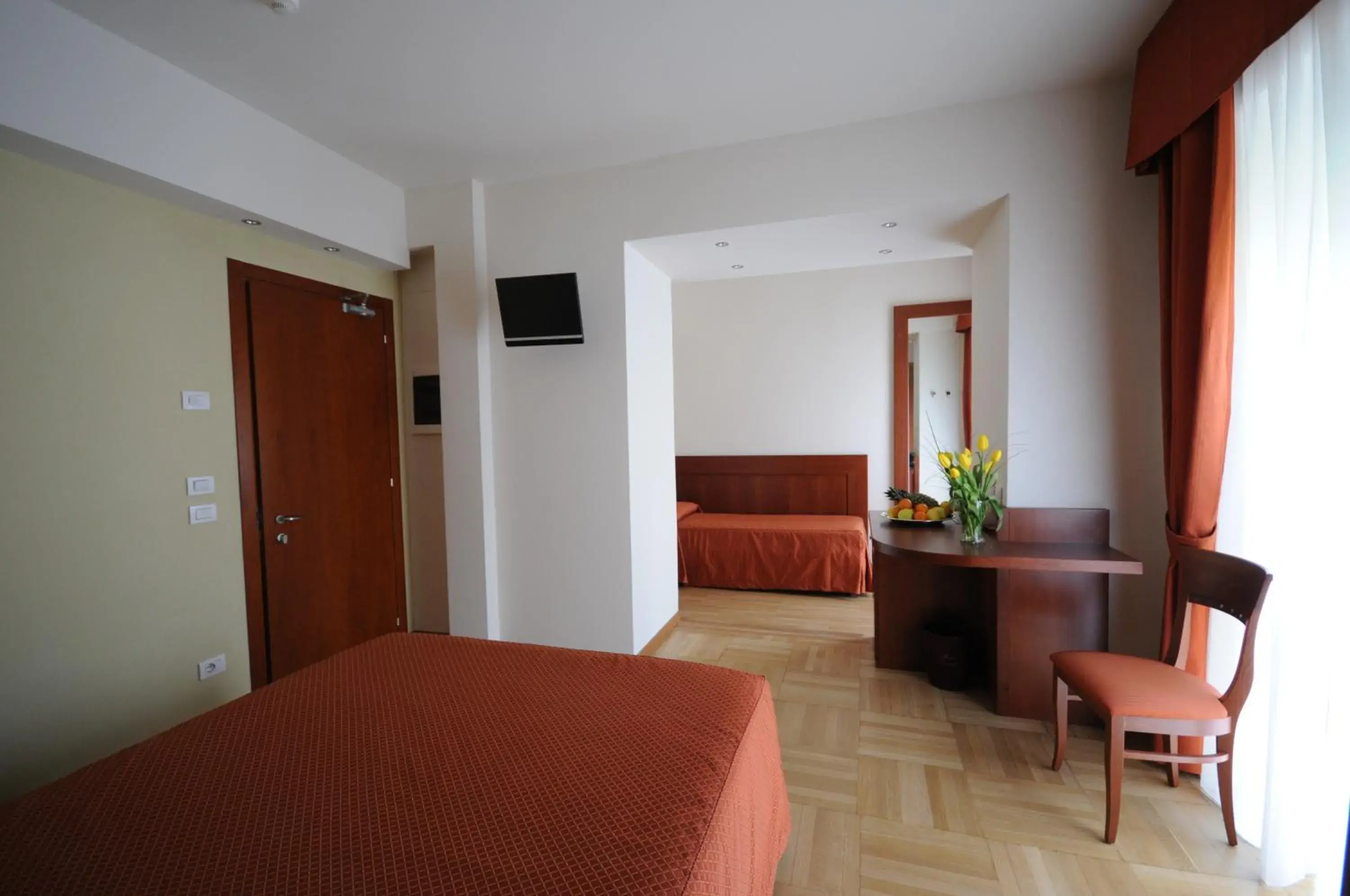 Bed, TV/Entertainment Center in Hotel Conradi