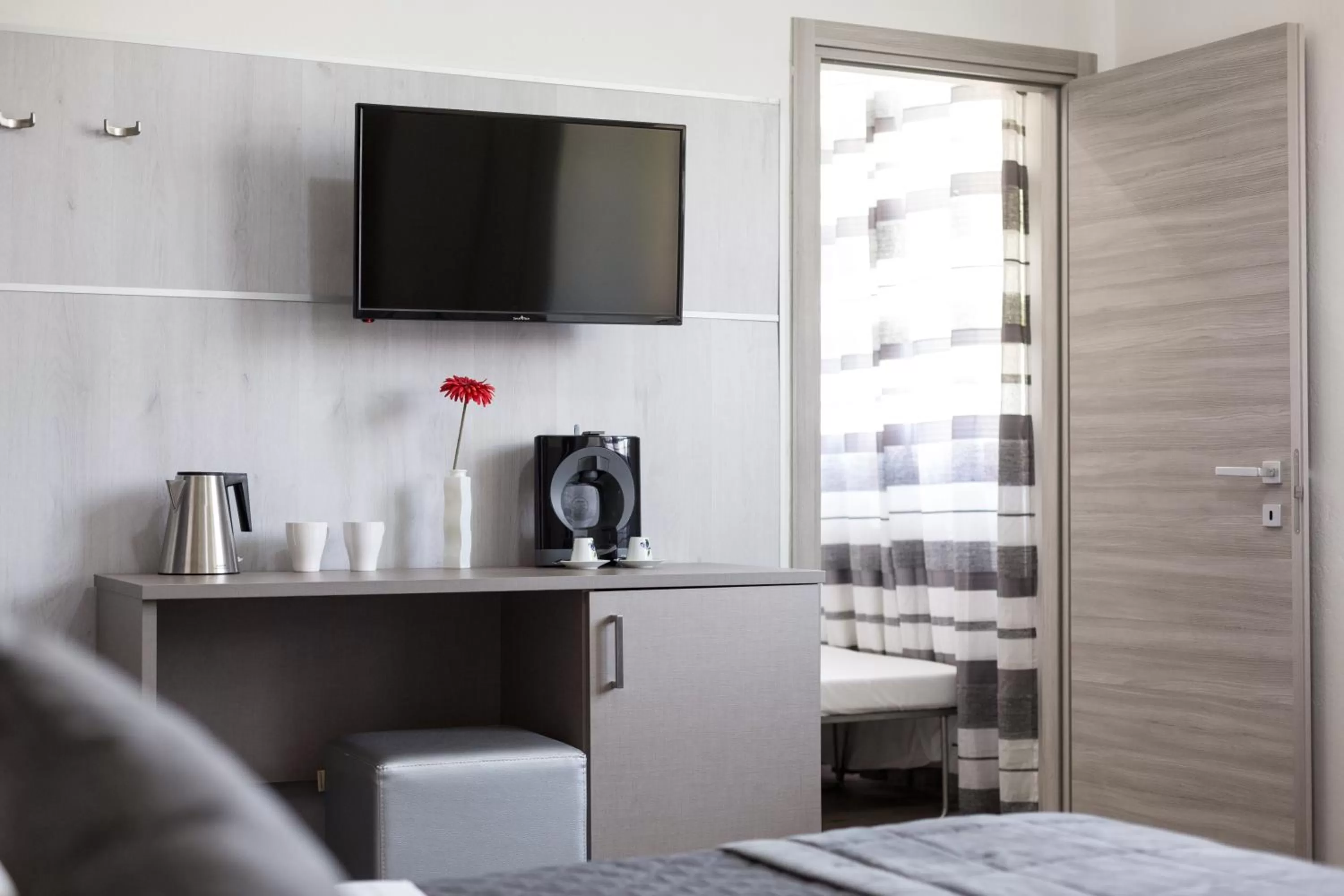 TV and multimedia, Bed in Hotel Canarino