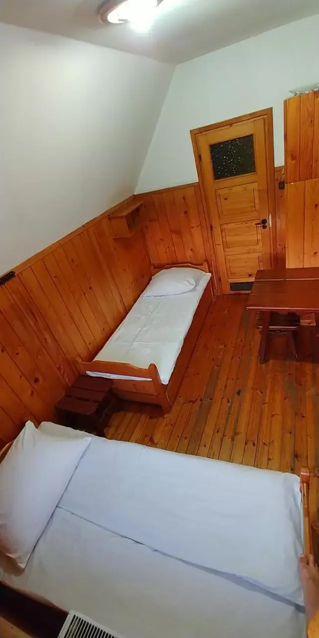 Double Room with Private Bathroom in Schronisko PTTK na Jaworzynie Krynickiej Double Room with Private Bathroom in Schronisko PTTK na Jaworzynie Krynickiej