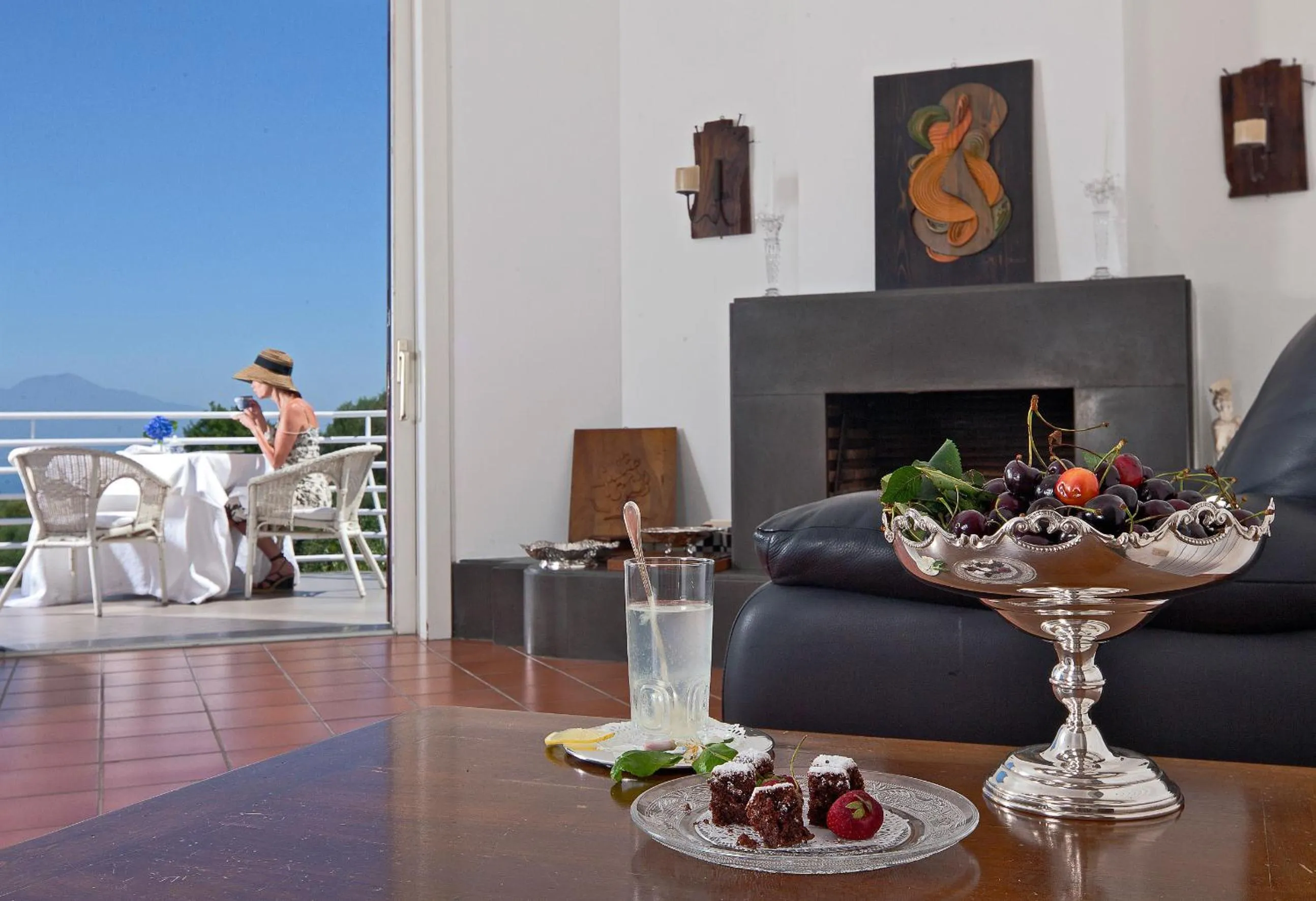 Decorative detail in Villa Oriana Relais