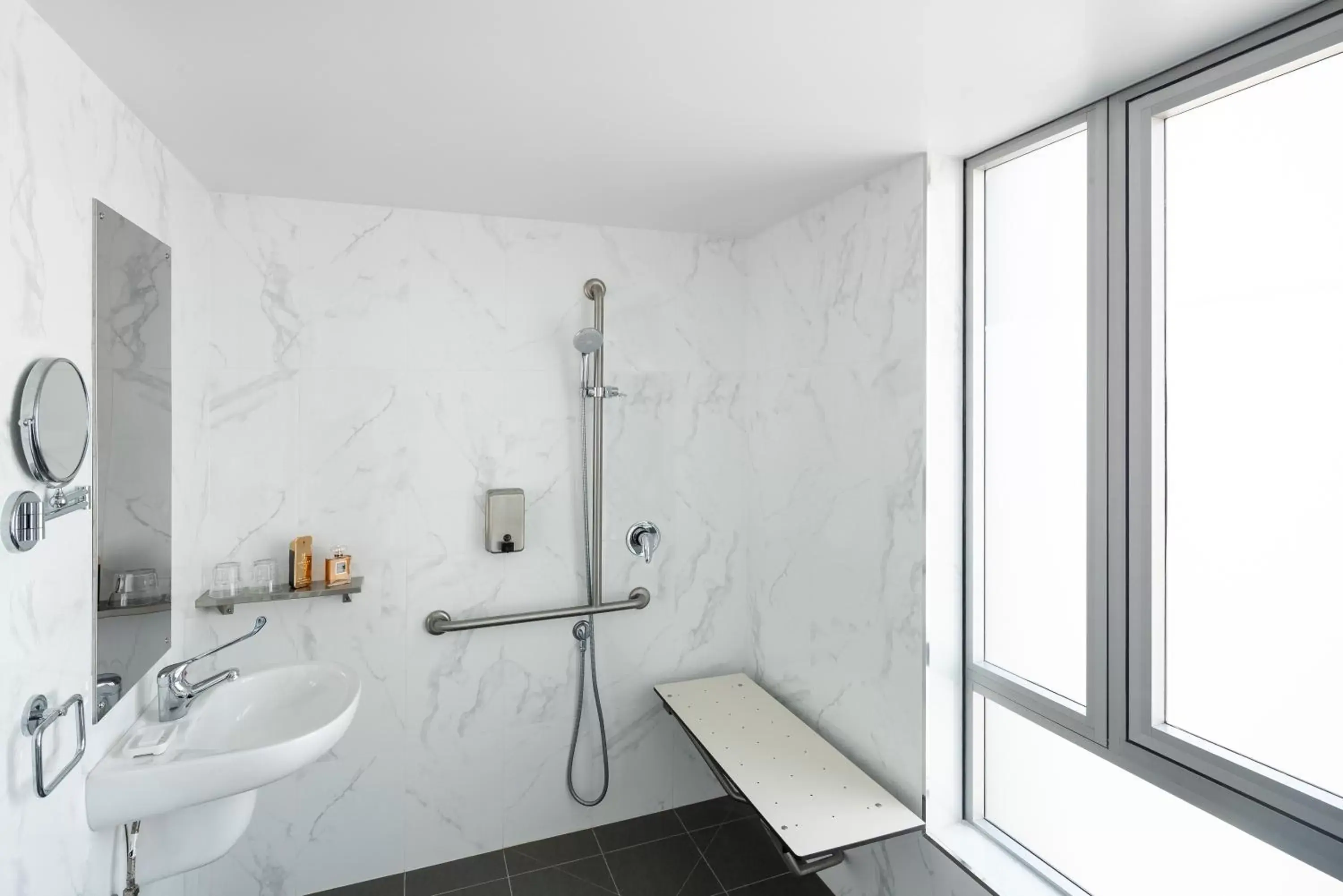 Shower, Bathroom in ibis Sydney World Square