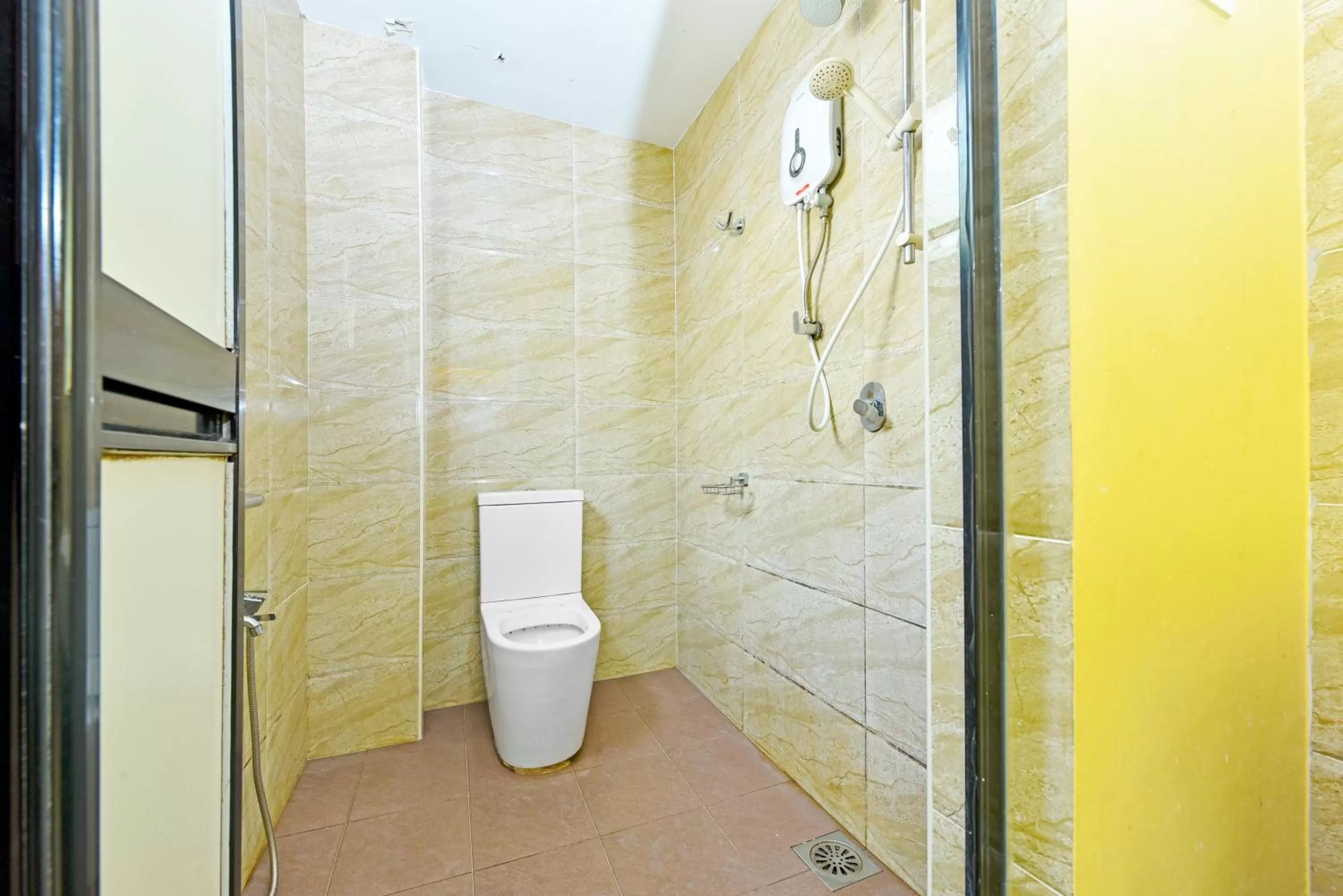 Bathroom in OYO 90521 De Mawardah Inn