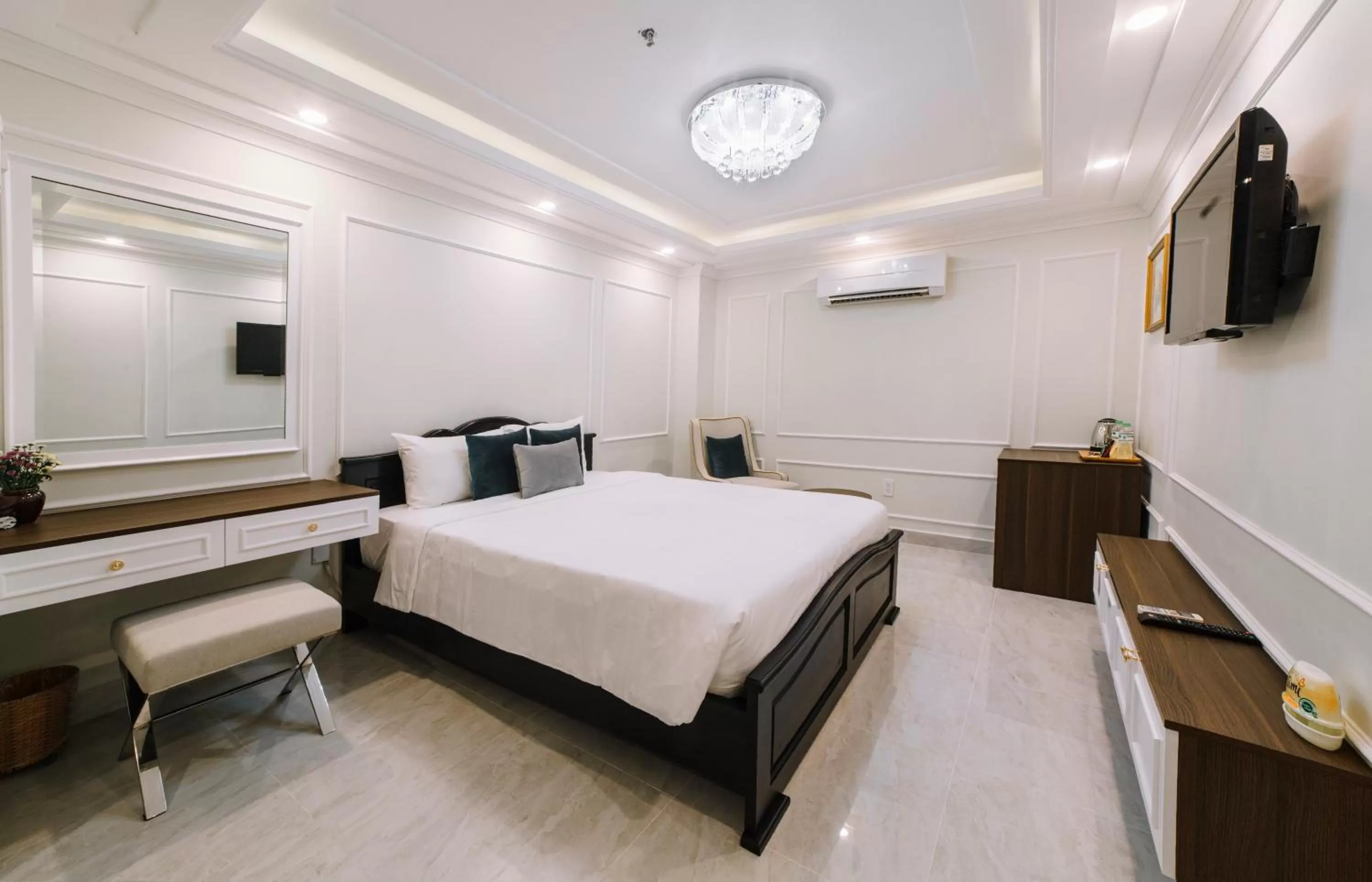 Bedroom, Bed in Saigon Hanoi Central Hotel