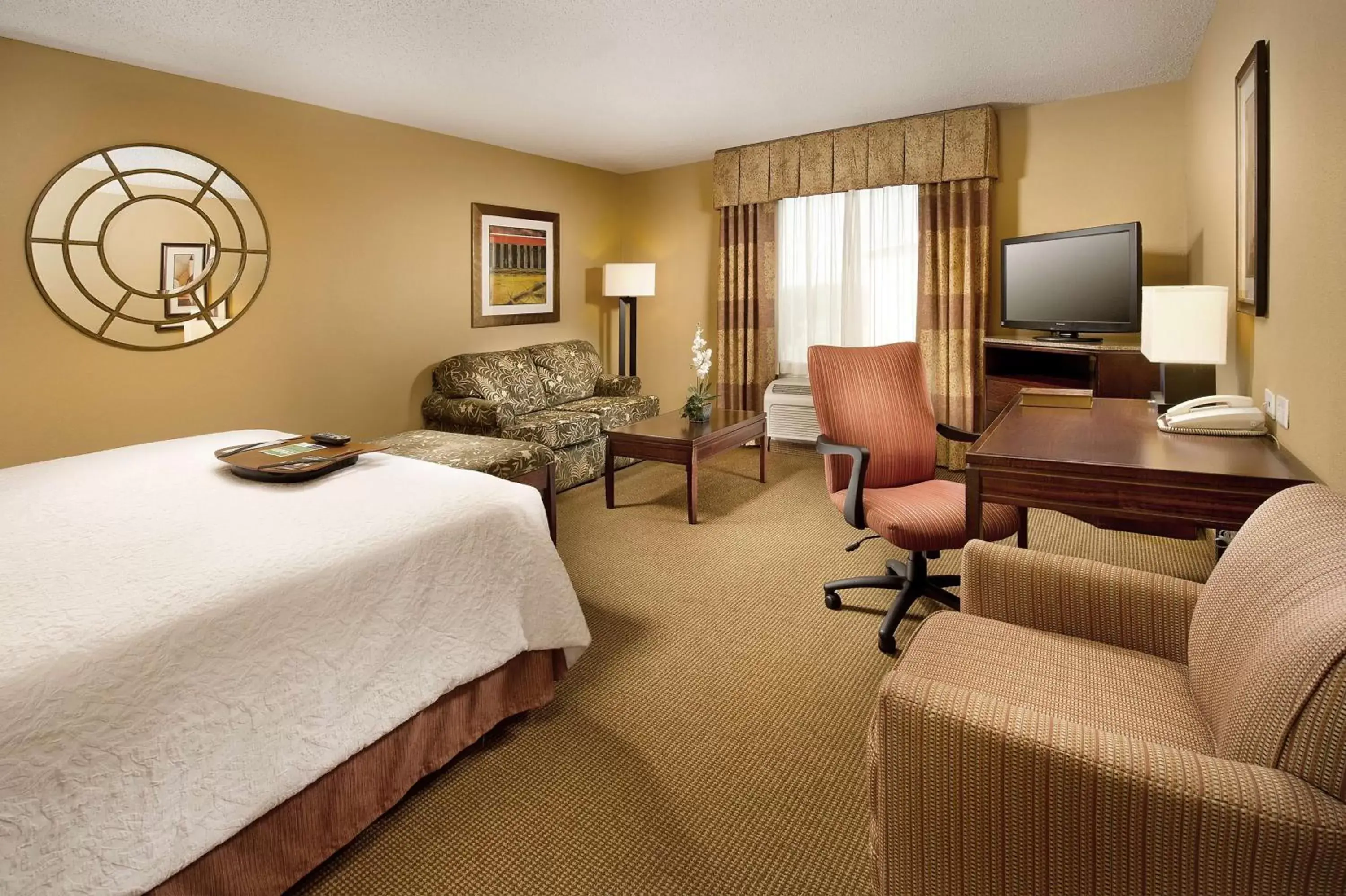 Bedroom in Hampton Inn and Suites San Antonio Airport