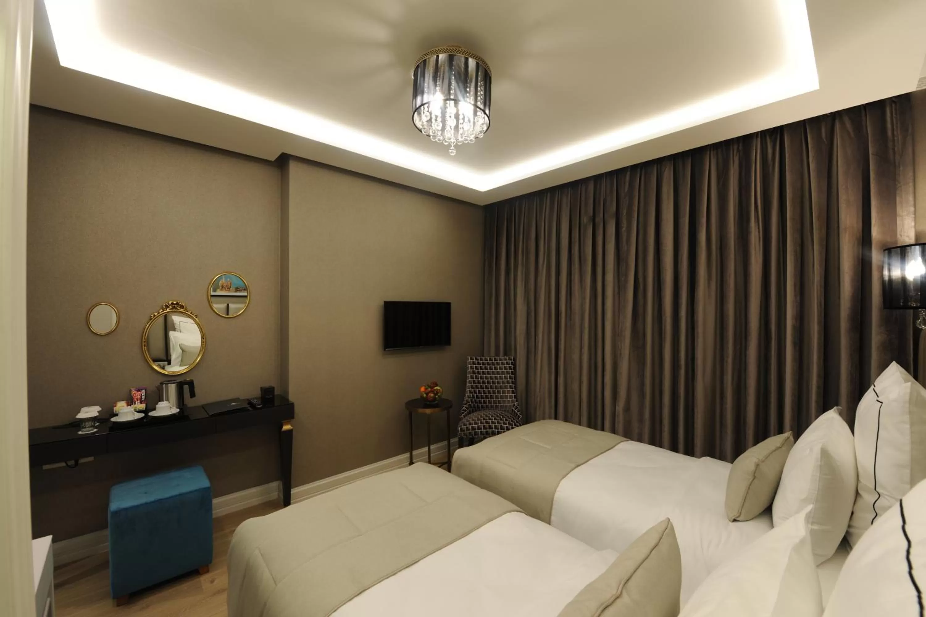 Photo of the whole room in Le Petit Palace Hotel - Special Category