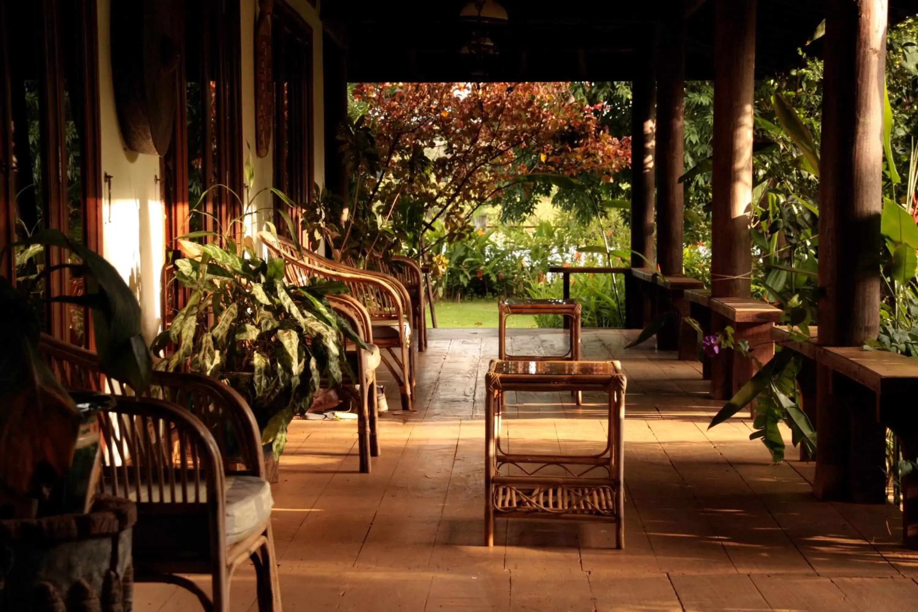 Balcony/Terrace, Restaurant/Places to Eat in Terres Rouges Lodge