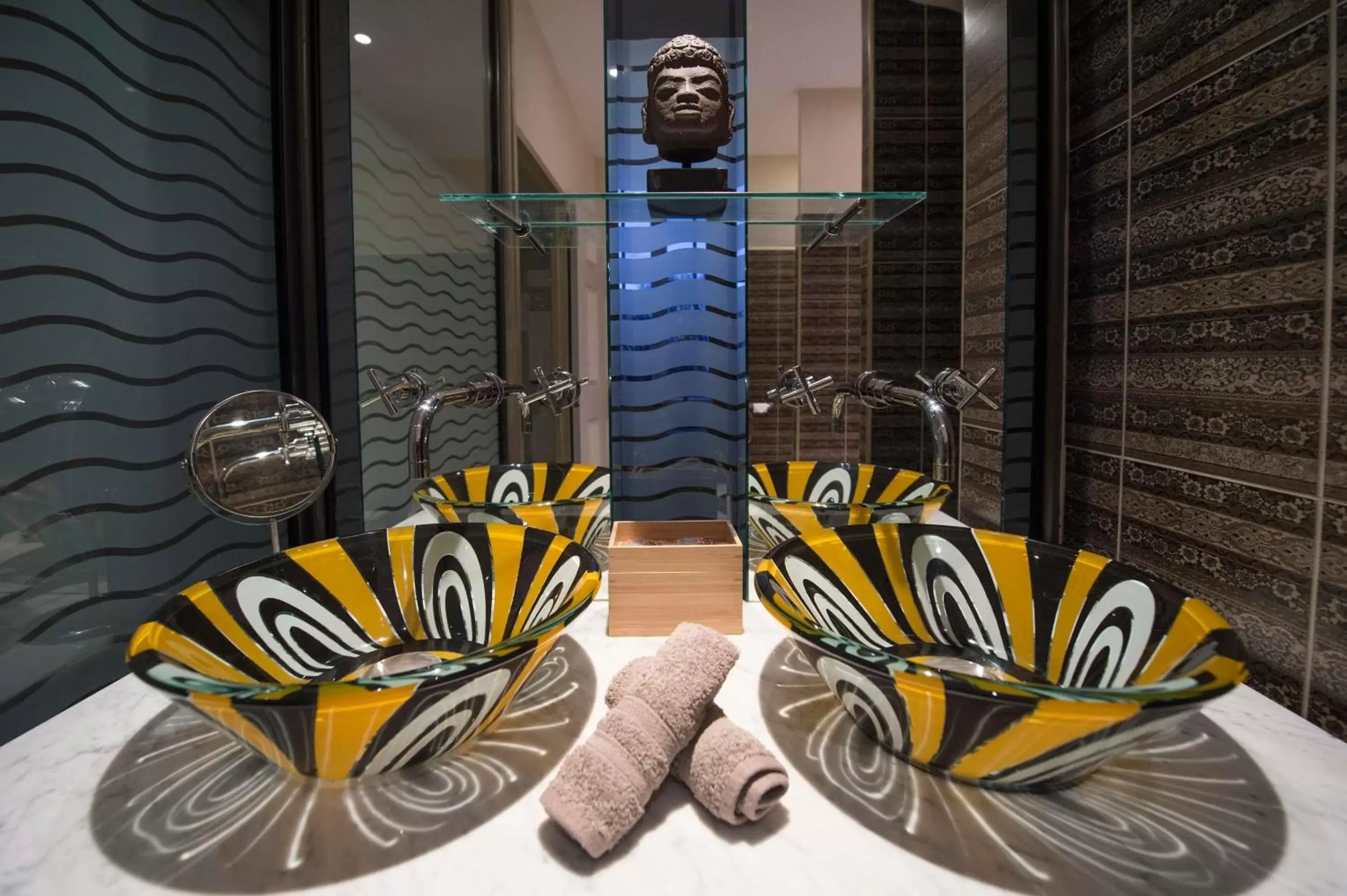 Bathroom, Lobby/Reception in Le Mascaret - Restaurant Hotel Spa