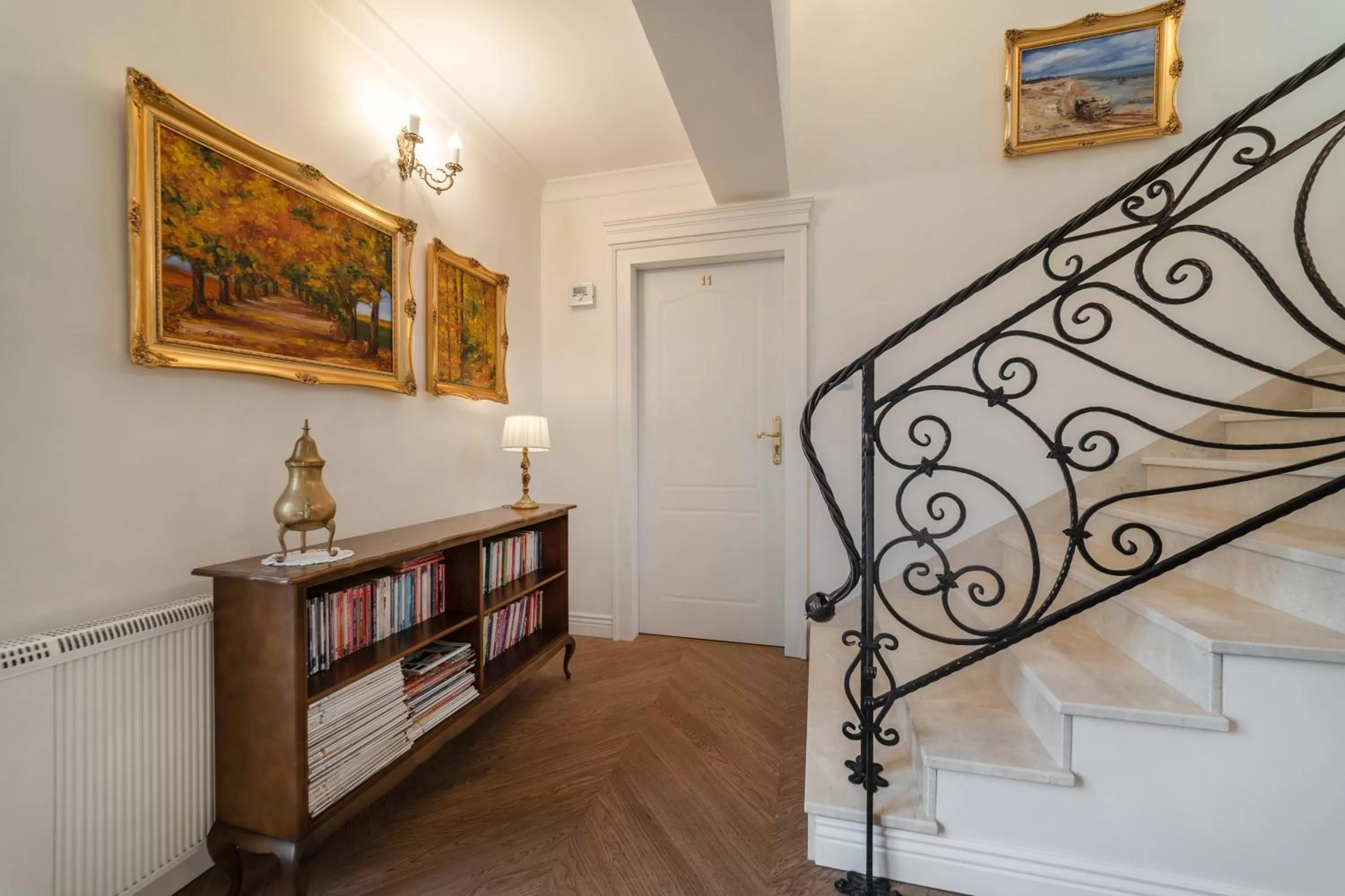 Lobby or reception in Pensjonat & Restauracja Admirał