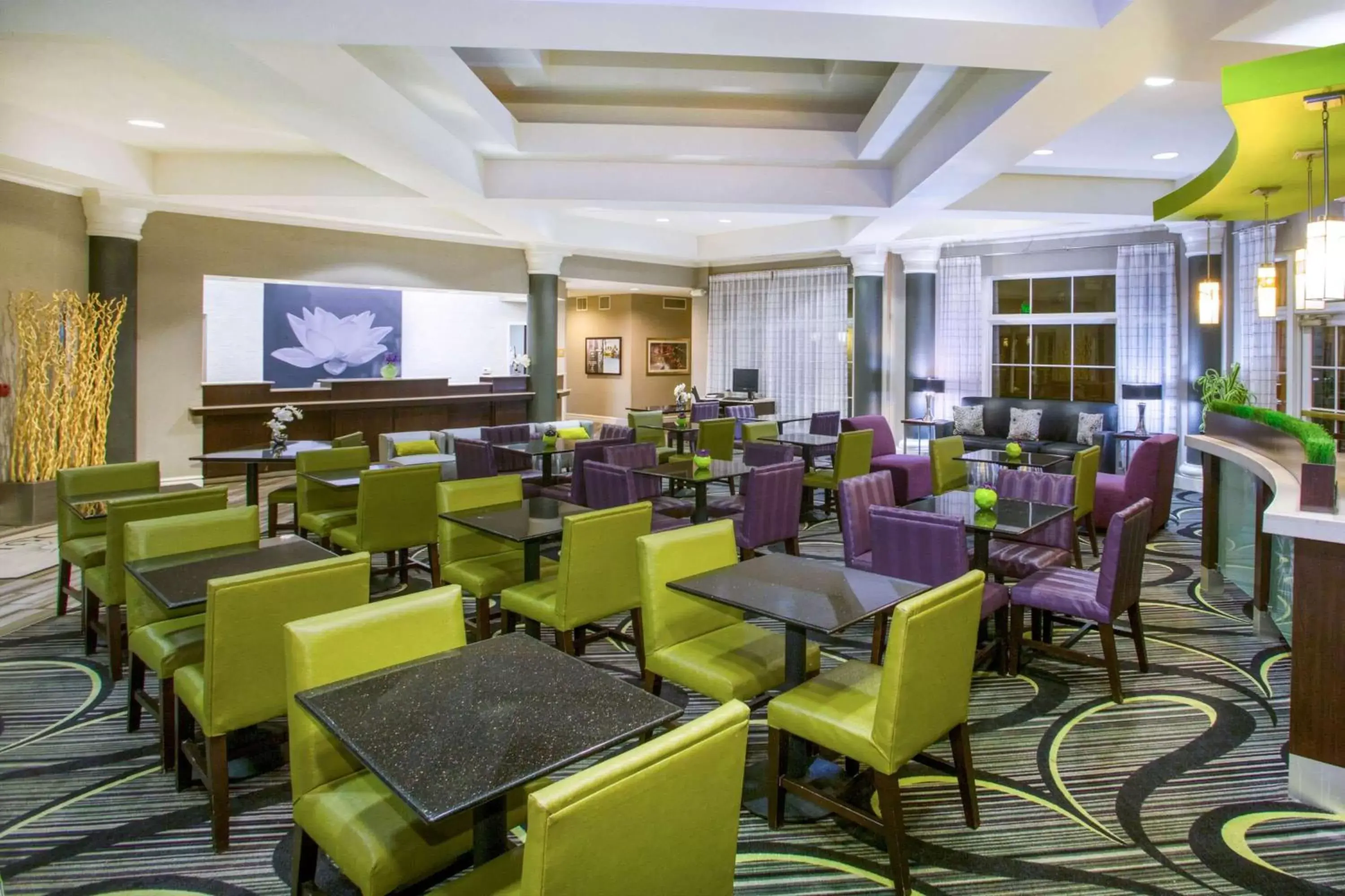 Lobby or reception, Restaurant/Places to Eat in La Quinta by Wyndham St. Louis Westport