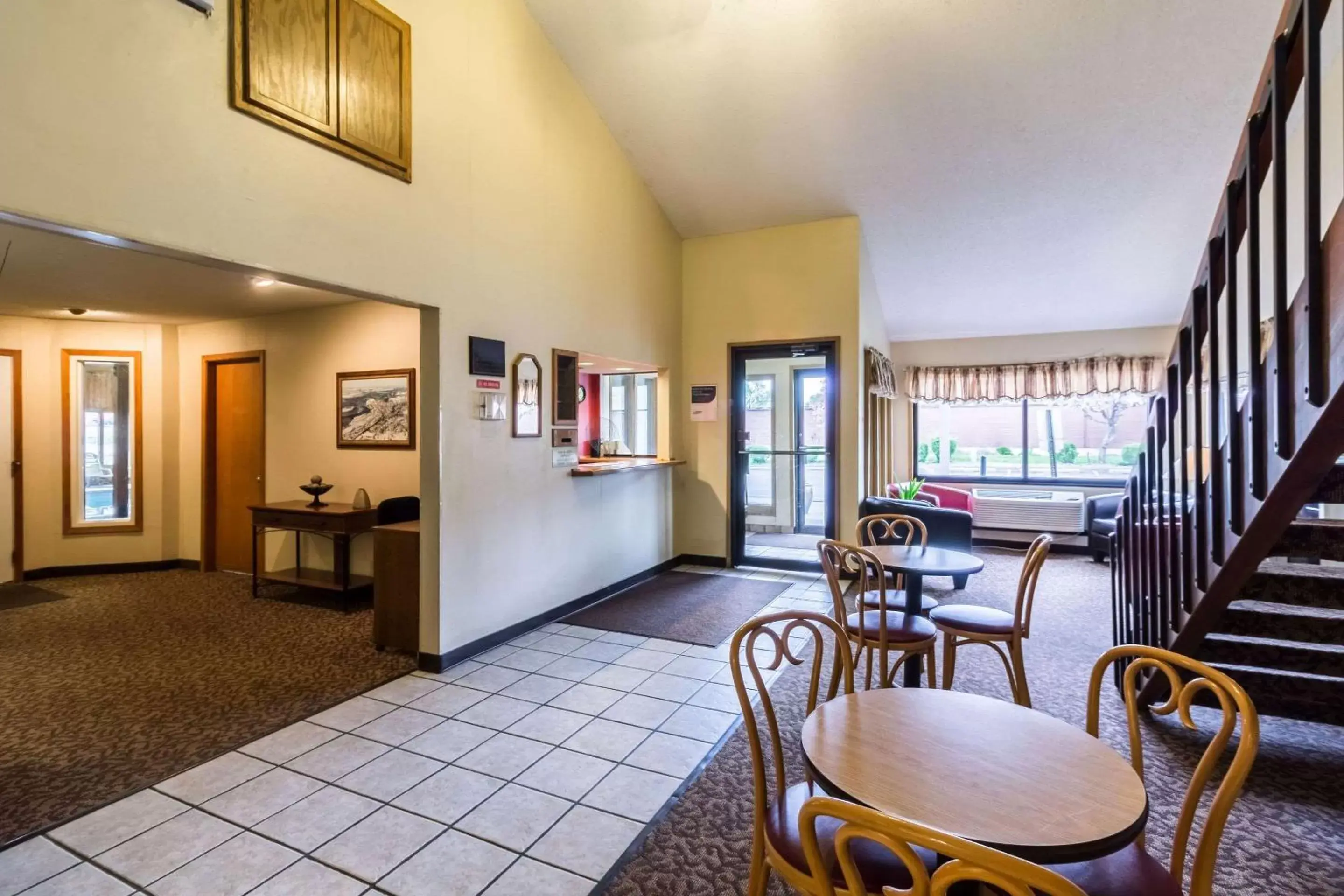 Lobby or reception in Rodeway Inn Red Wing