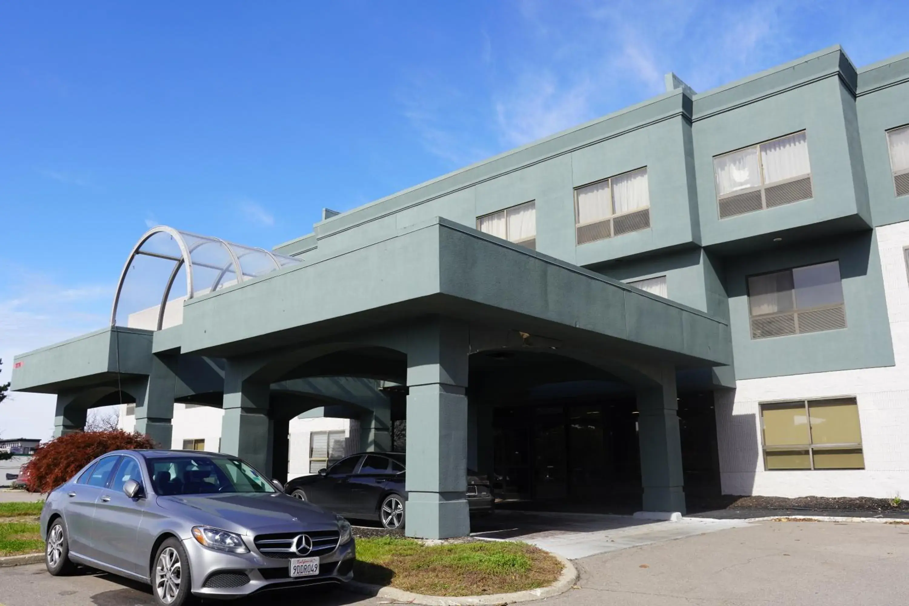 Property building in American Inn & Suites Property building in American Inn & Suites