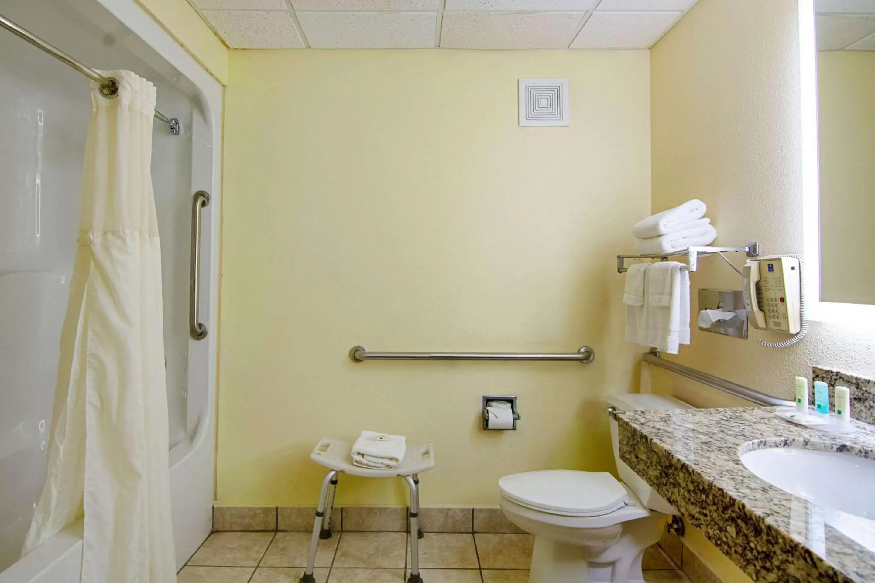 Photo of the whole room, Bathroom in Quality Inn Richburg