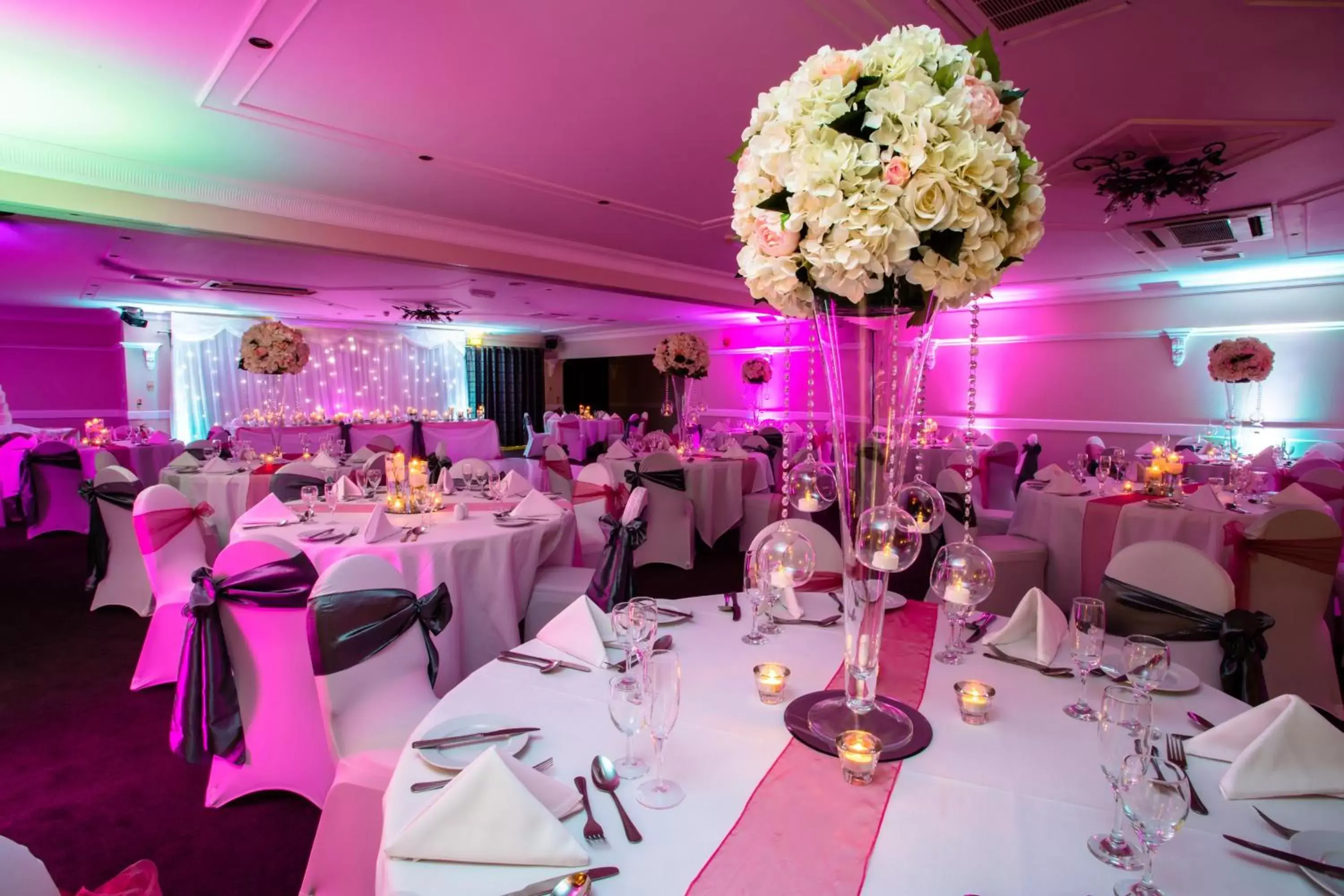 Banquet/Function facilities, Restaurant/Places to Eat in Holiday Inn A55 Chester West, an IHG Hotel
