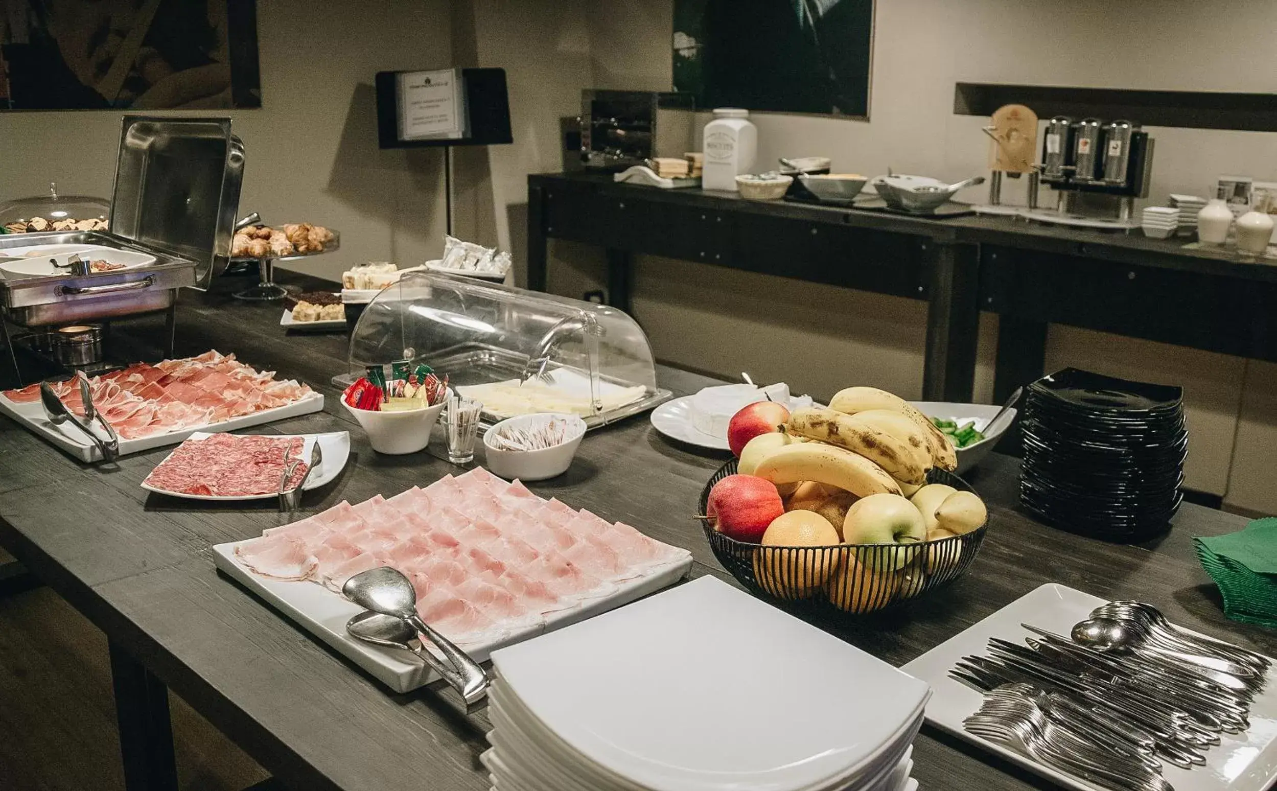 Breakfast in Hotel Continental