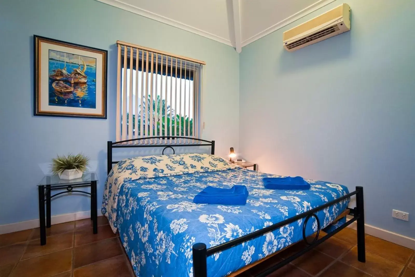 Bed in Potshot Hotel Resort