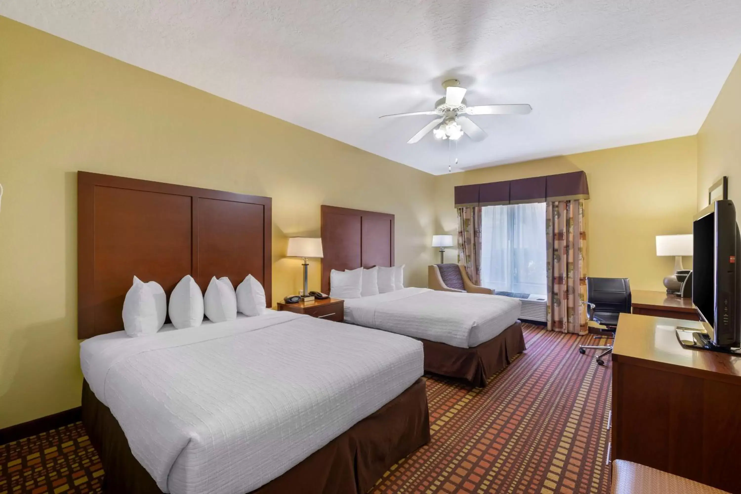 Bedroom in Best Western Plus Gadsden Hotel & Suites