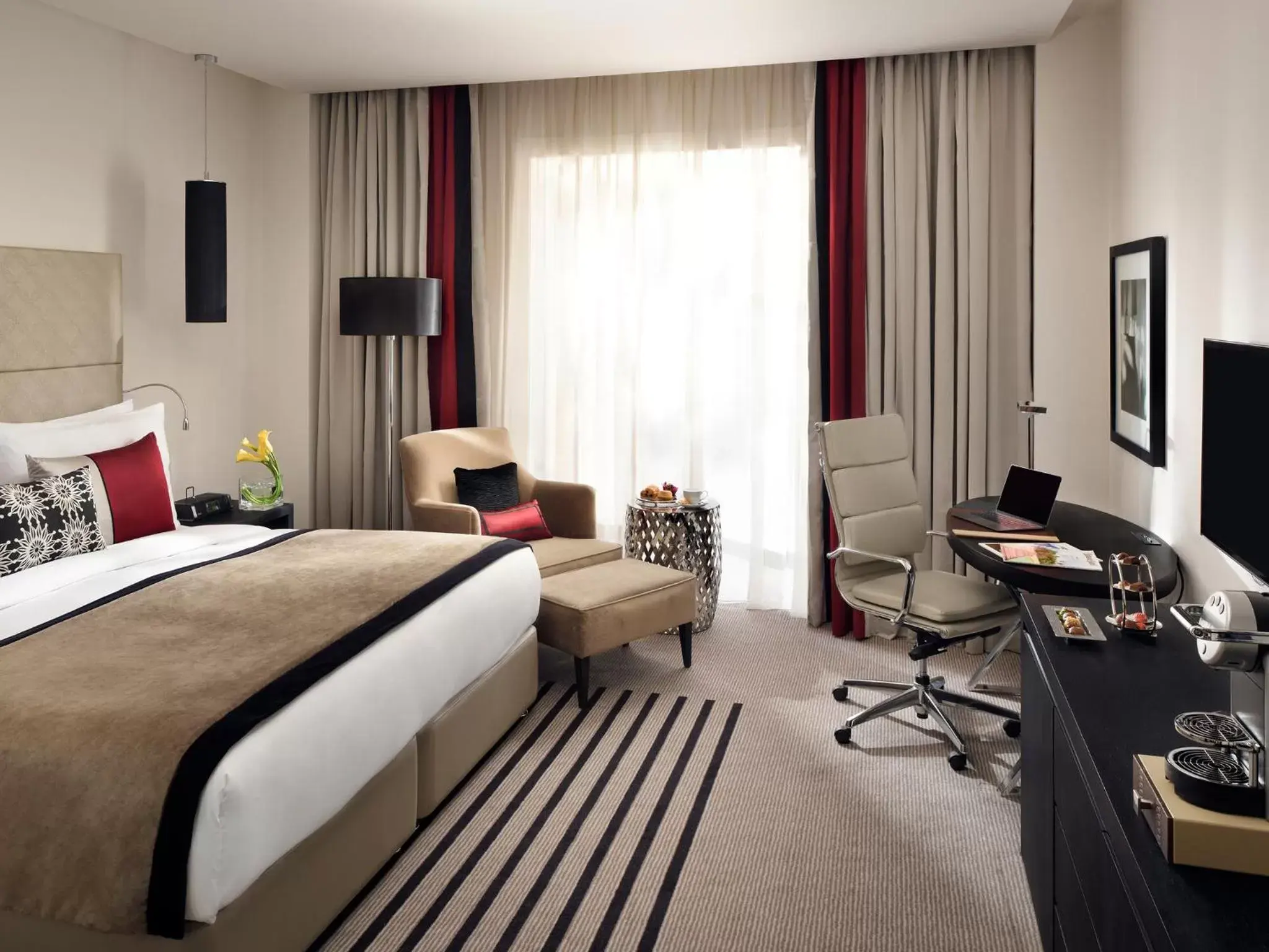 Bed, Room Photo in voco - Riyadh, an IHG Hotel