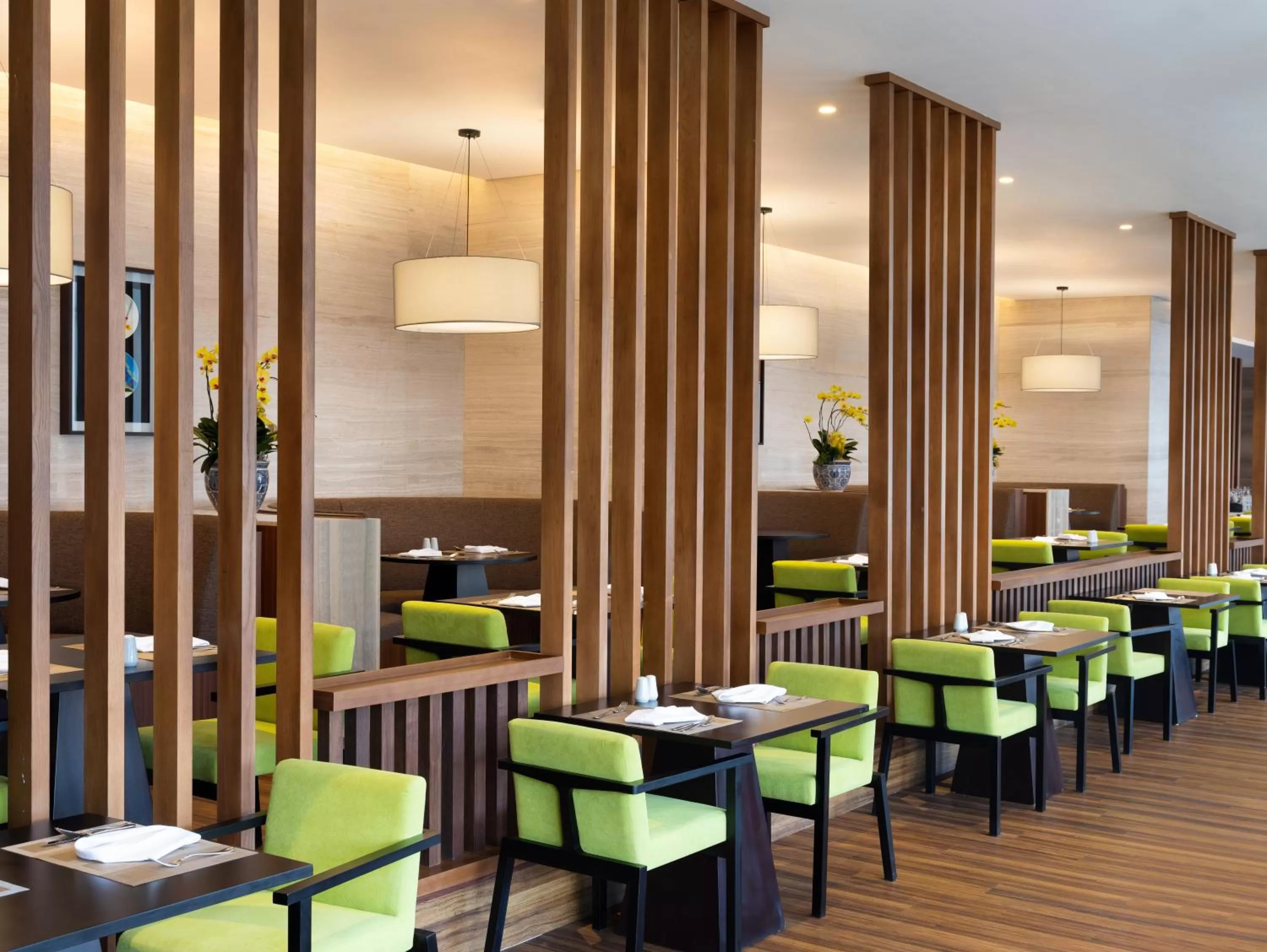 Dining area in Holiday Inn & Suites Jakarta Gajah Mada by IHG