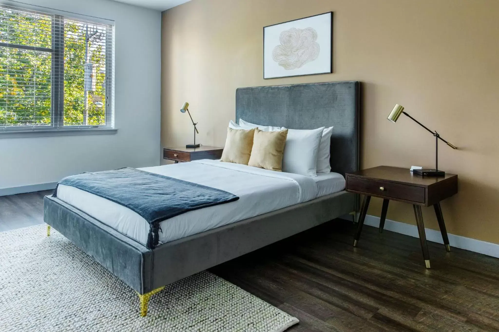 Bed in Placemakr Music Row