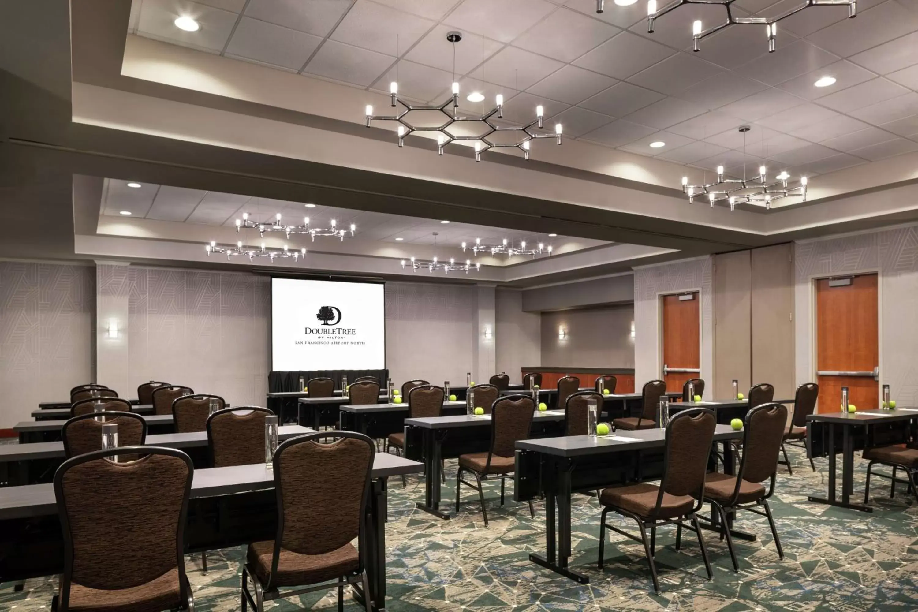 Meeting/conference room in DoubleTree by Hilton San Francisco Airport North Bayfront