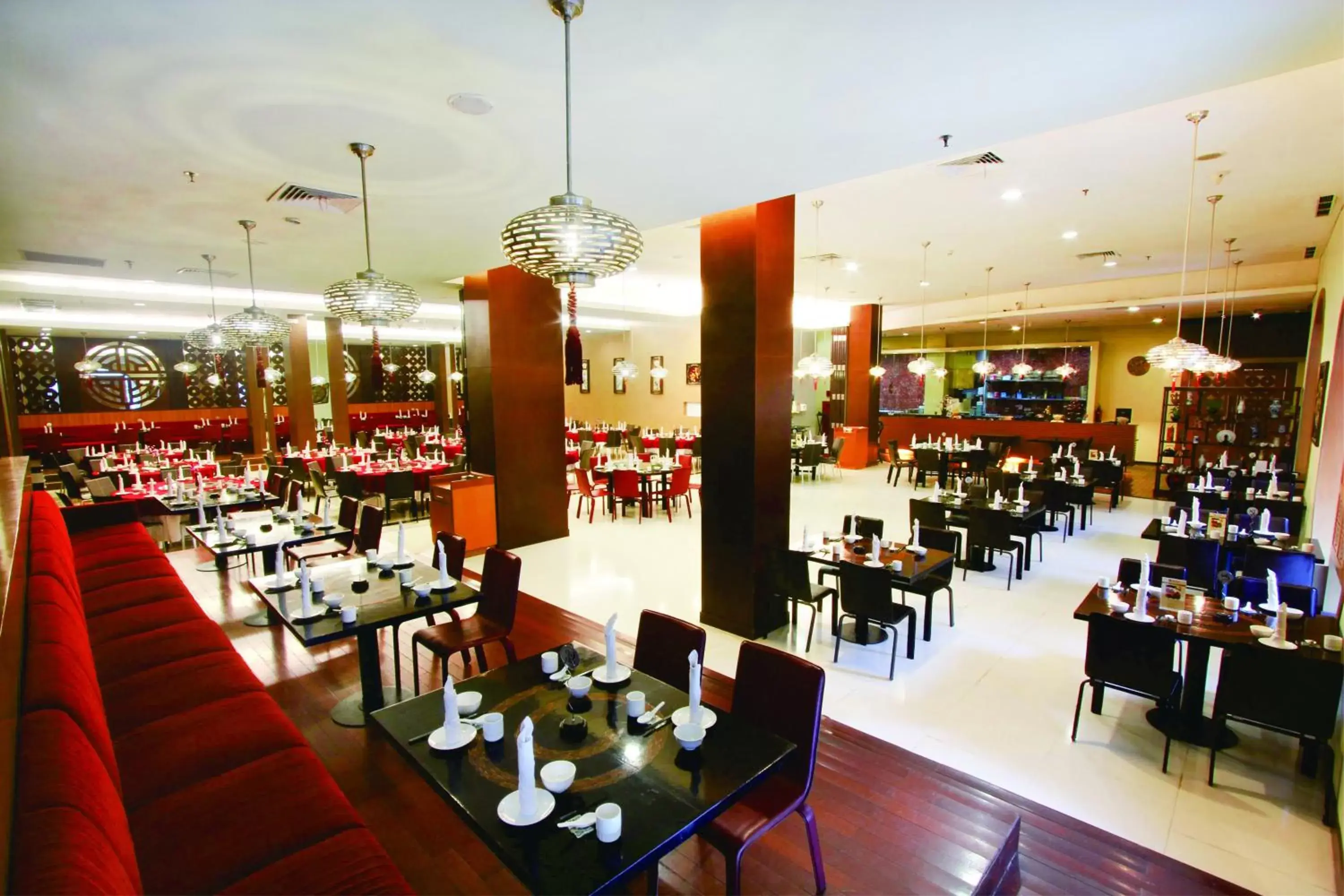 Restaurant/Places to Eat in Mercure Surabaya