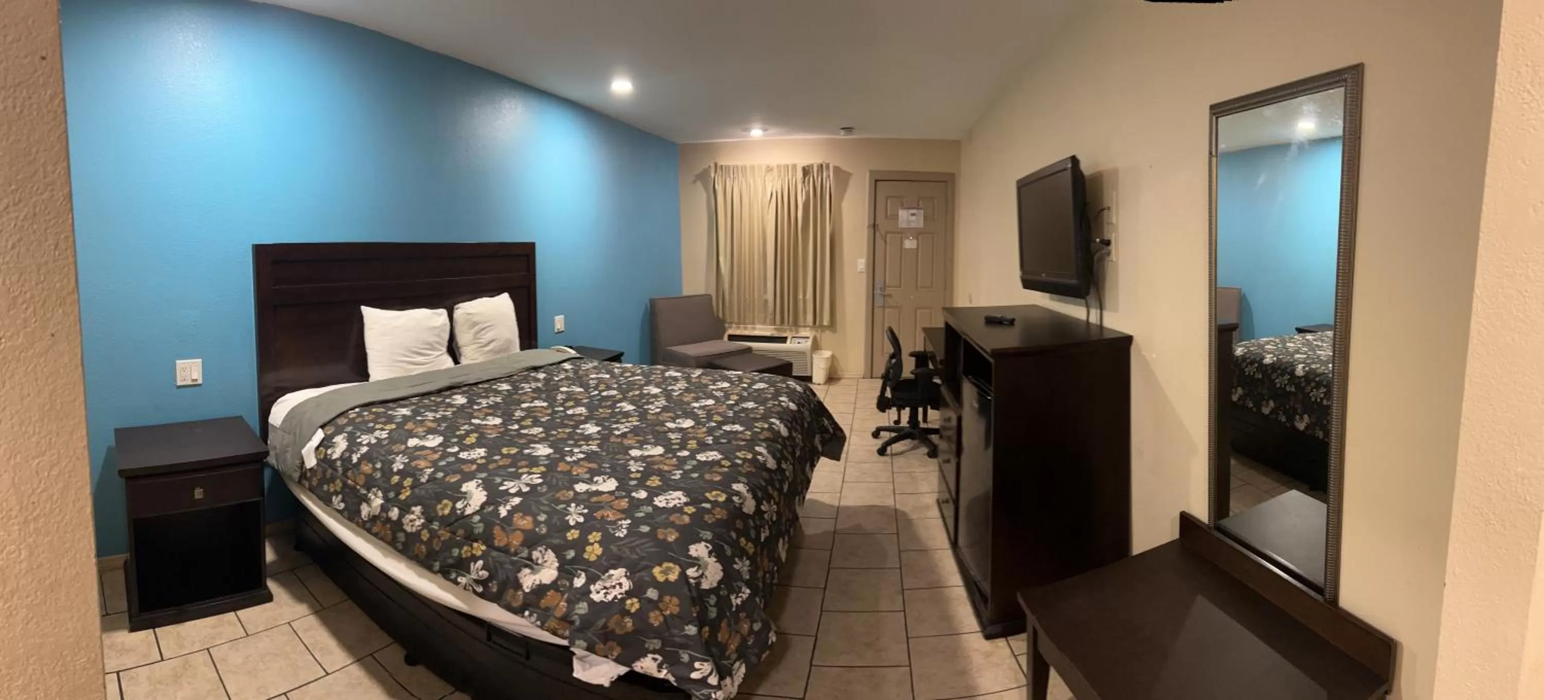 Bedroom in Blue Star inn