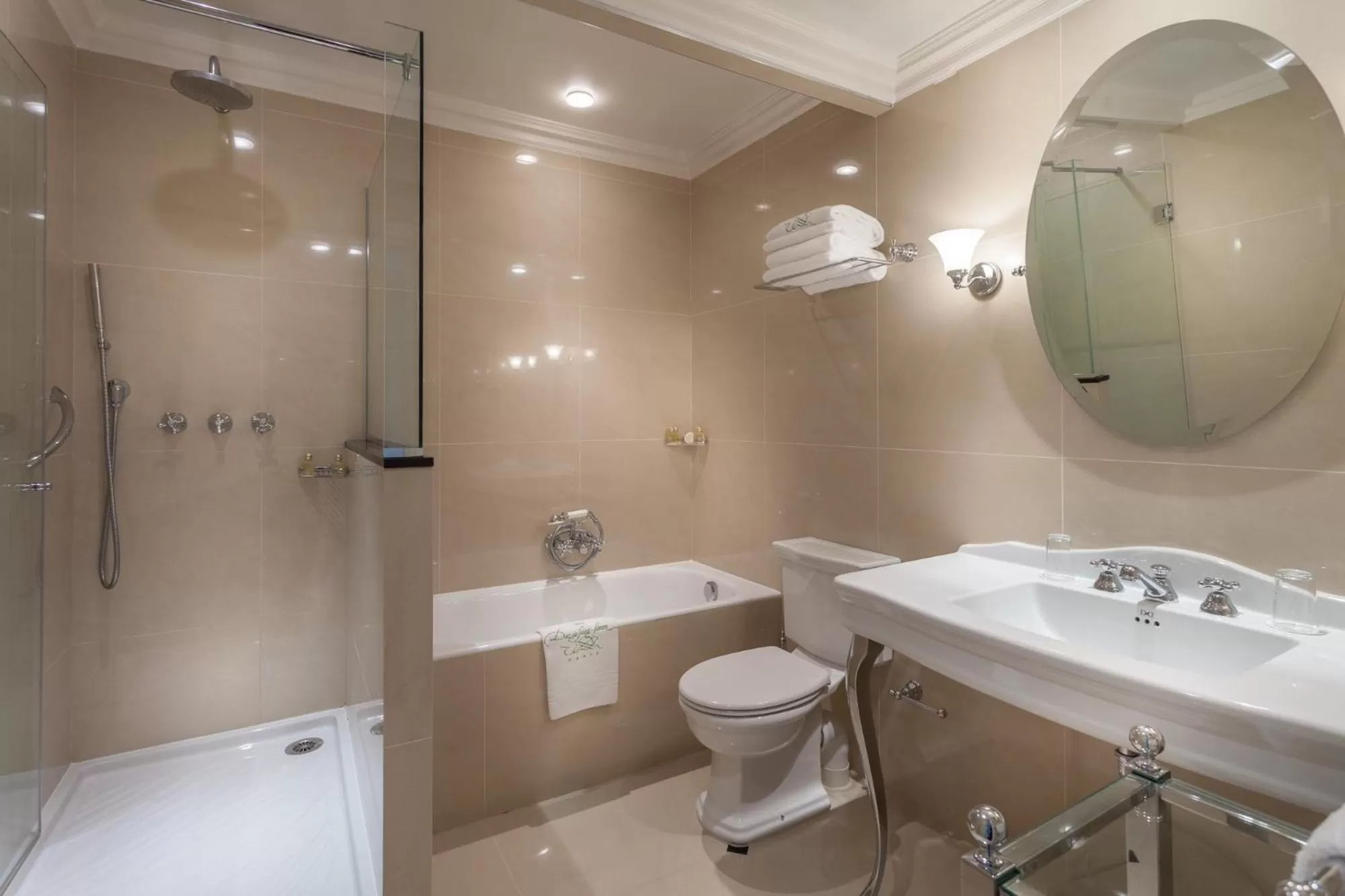 Shower in Hôtel Duc De St-Simon