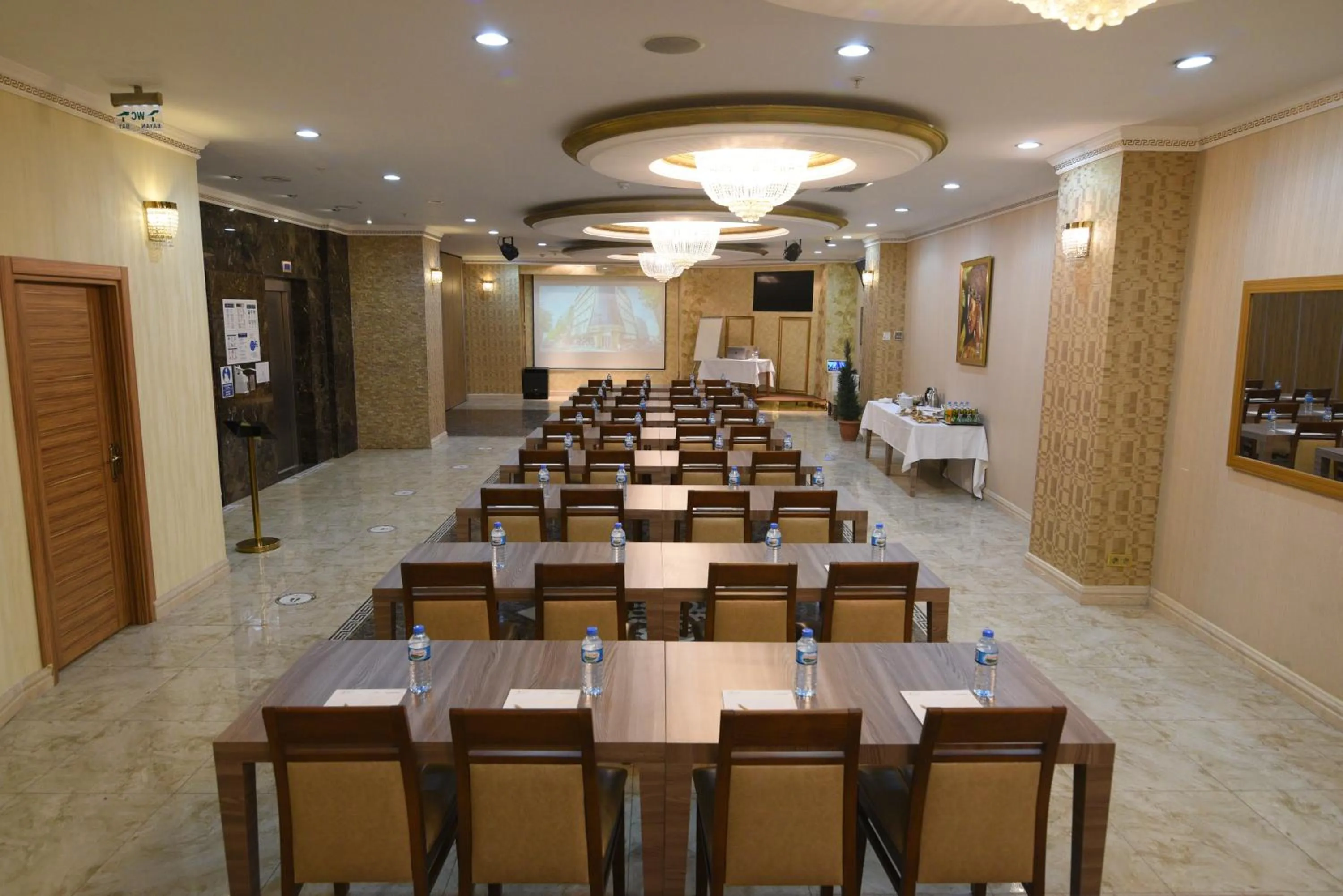 Meeting/conference room in MidMar Deluxe Hotel