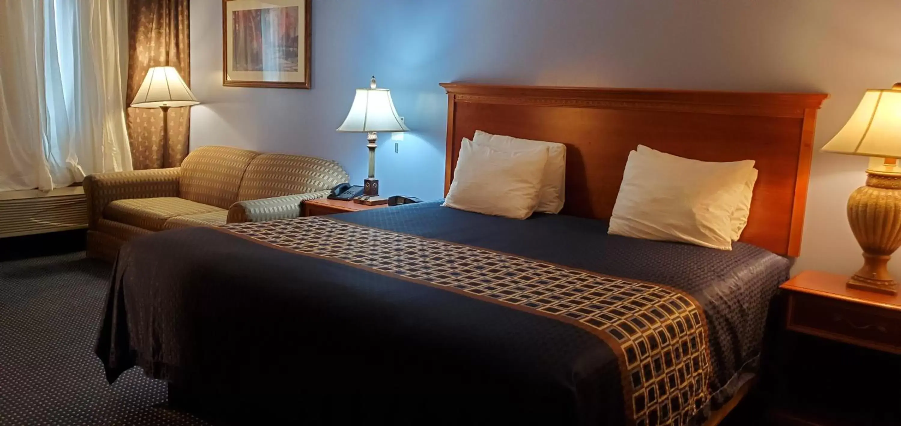 Bedroom in VICTORIAN INN