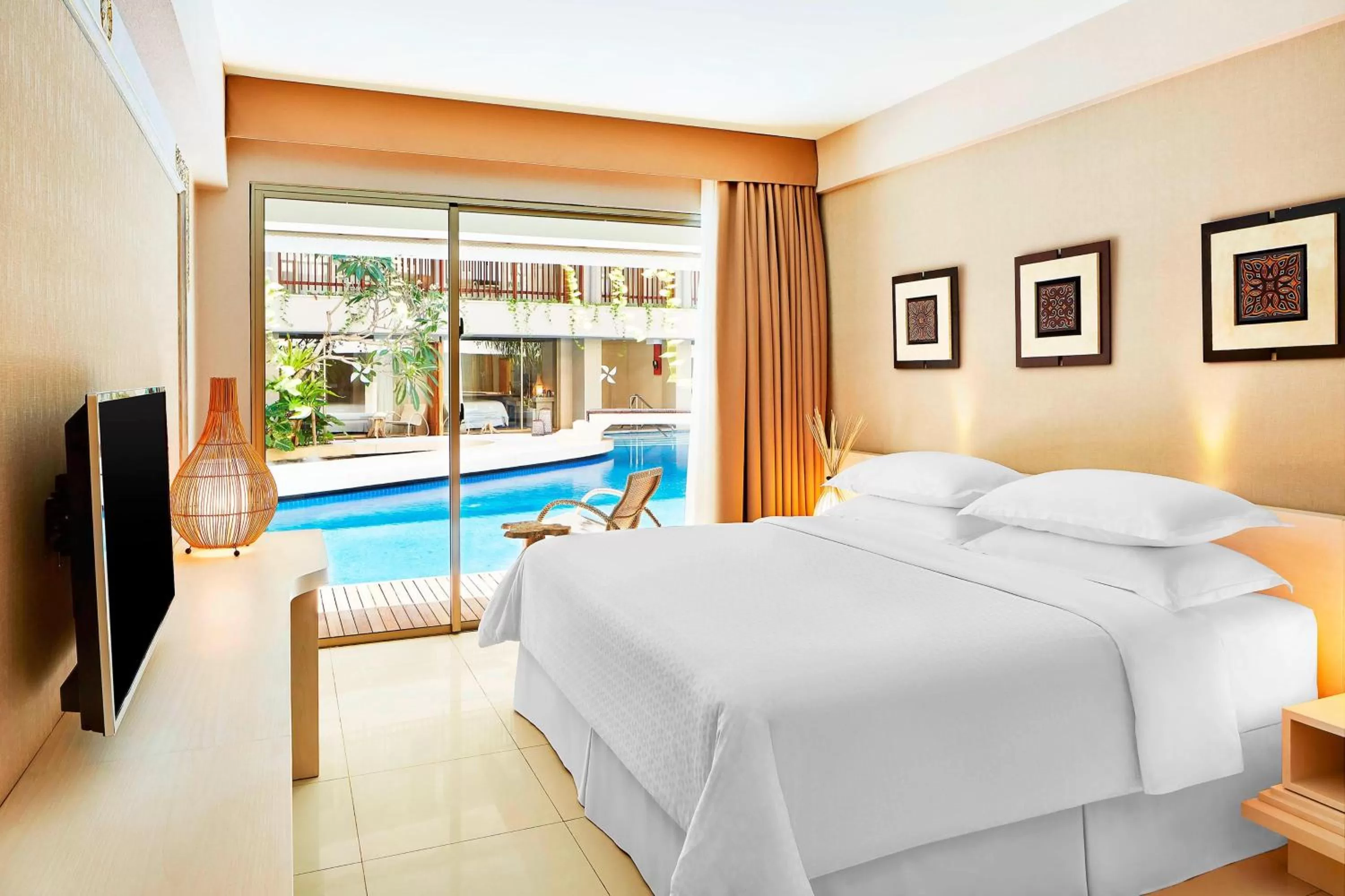 Photo of the whole room, Bed in Four Points by Sheraton Bali, Kuta