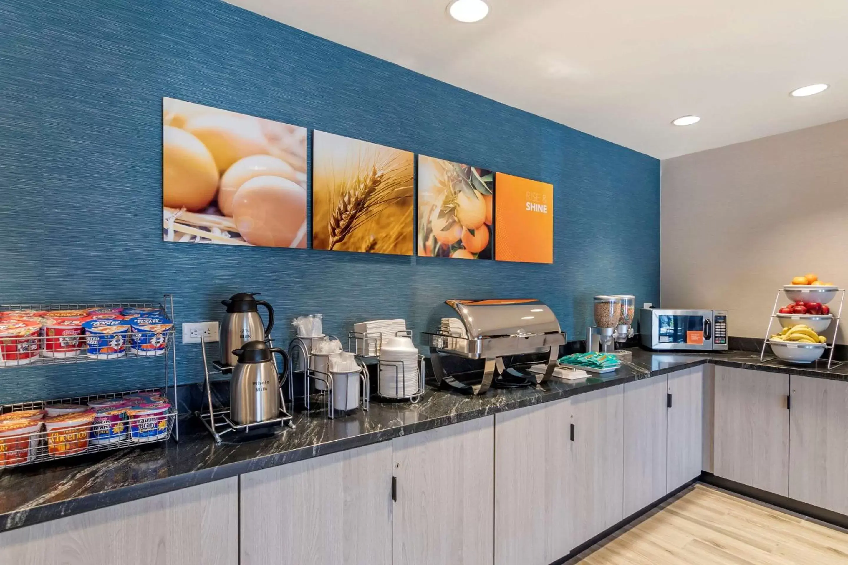 Restaurant/Places to Eat in Comfort Suites Grandview - Kansas City