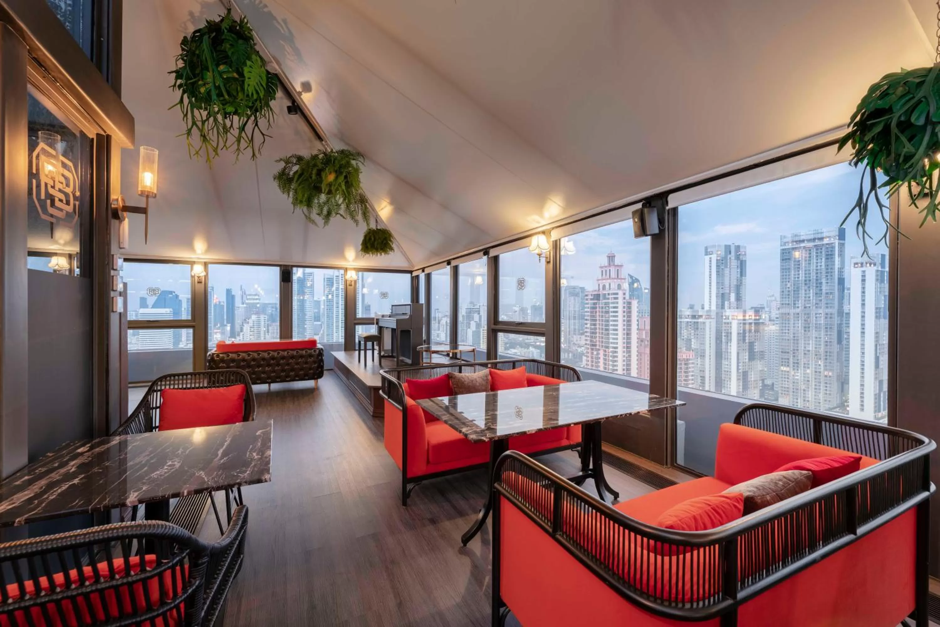 Lounge or bar in Wyndham Bangkok Queen Convention Centre