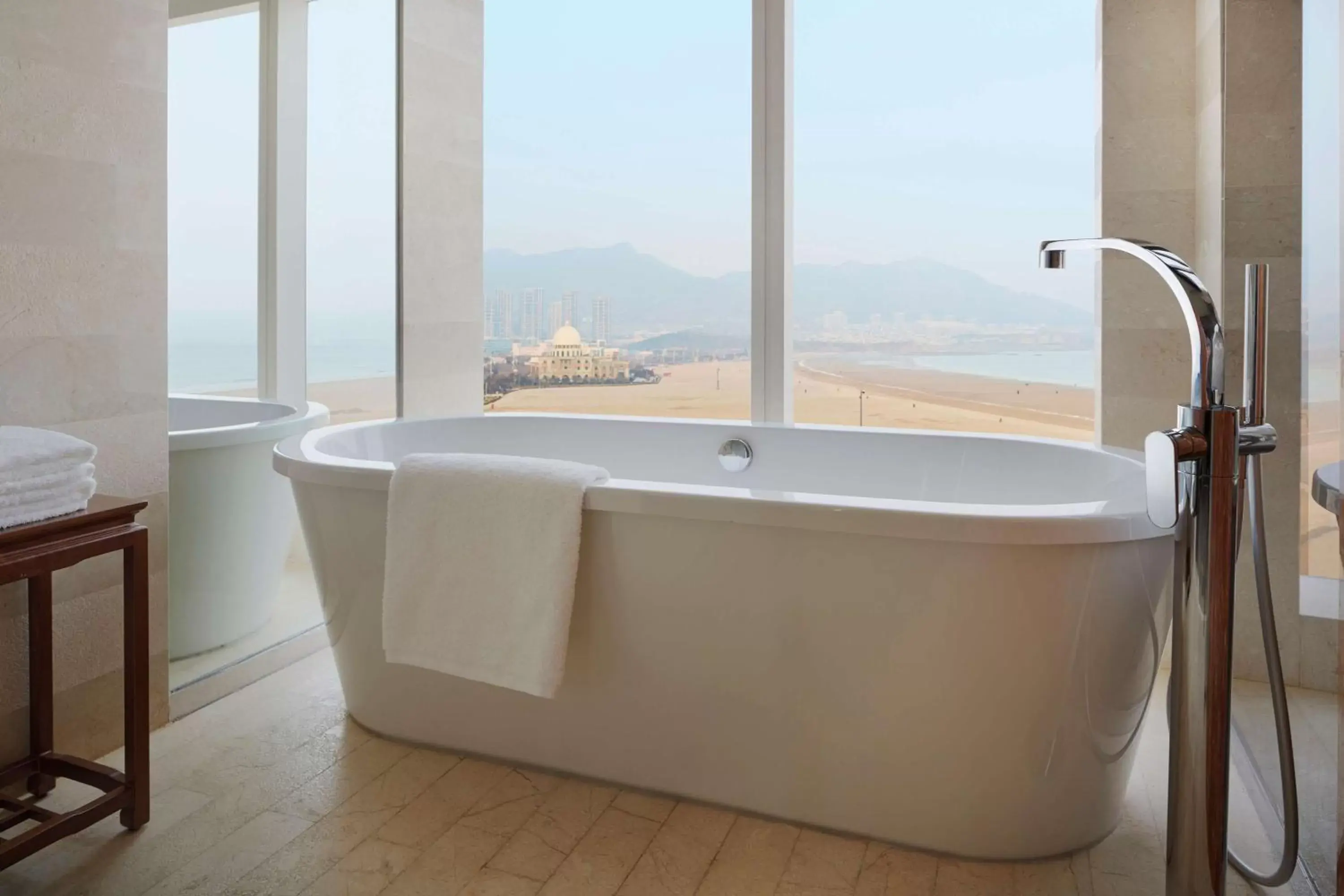 Lobby or reception, Bathroom in Hyatt Regency Qingdao - Stone old beach - Exhibition Center