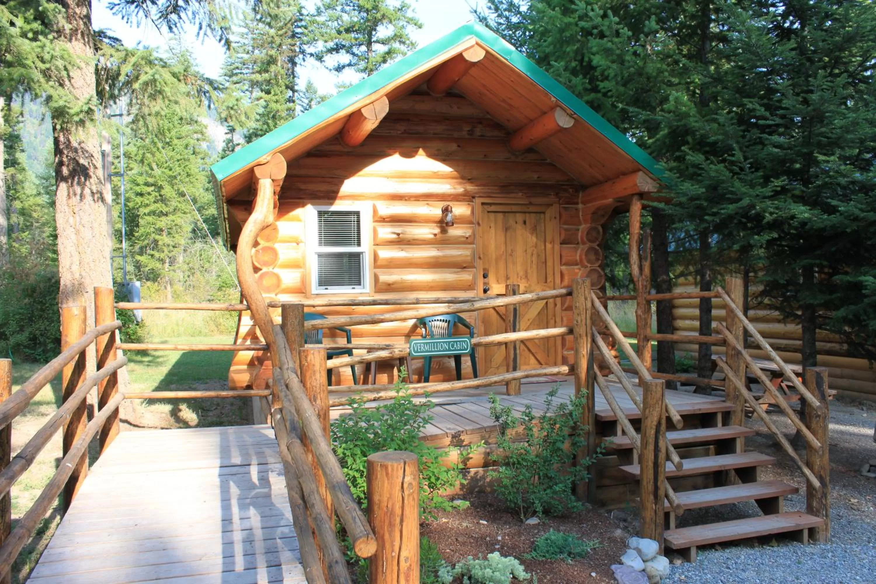 Facade/entrance in Riverfront Motel & Cabins