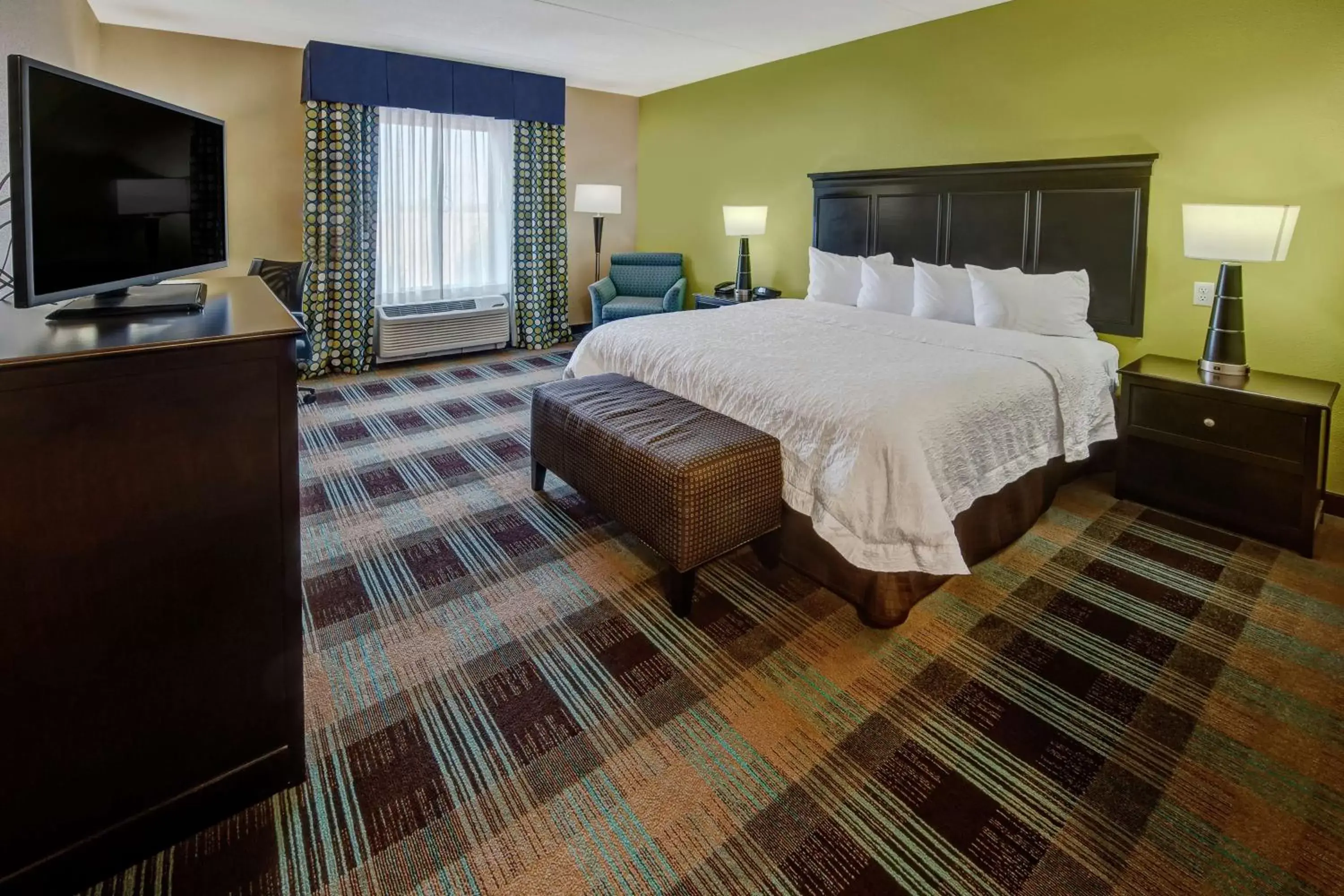 Bed in Hampton Inn & Suites Clarksville