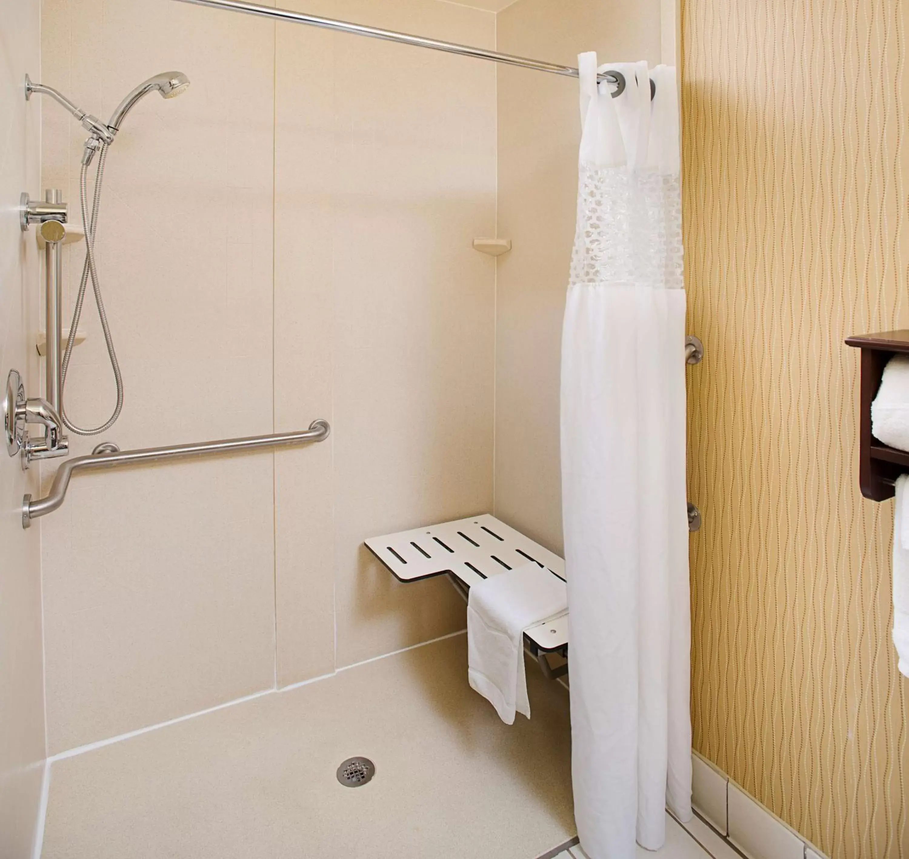 Bathroom in Hampton Inn Columbia, MD