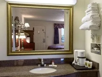 King Room - Smoking  in Super 8 by Wyndham Eastland