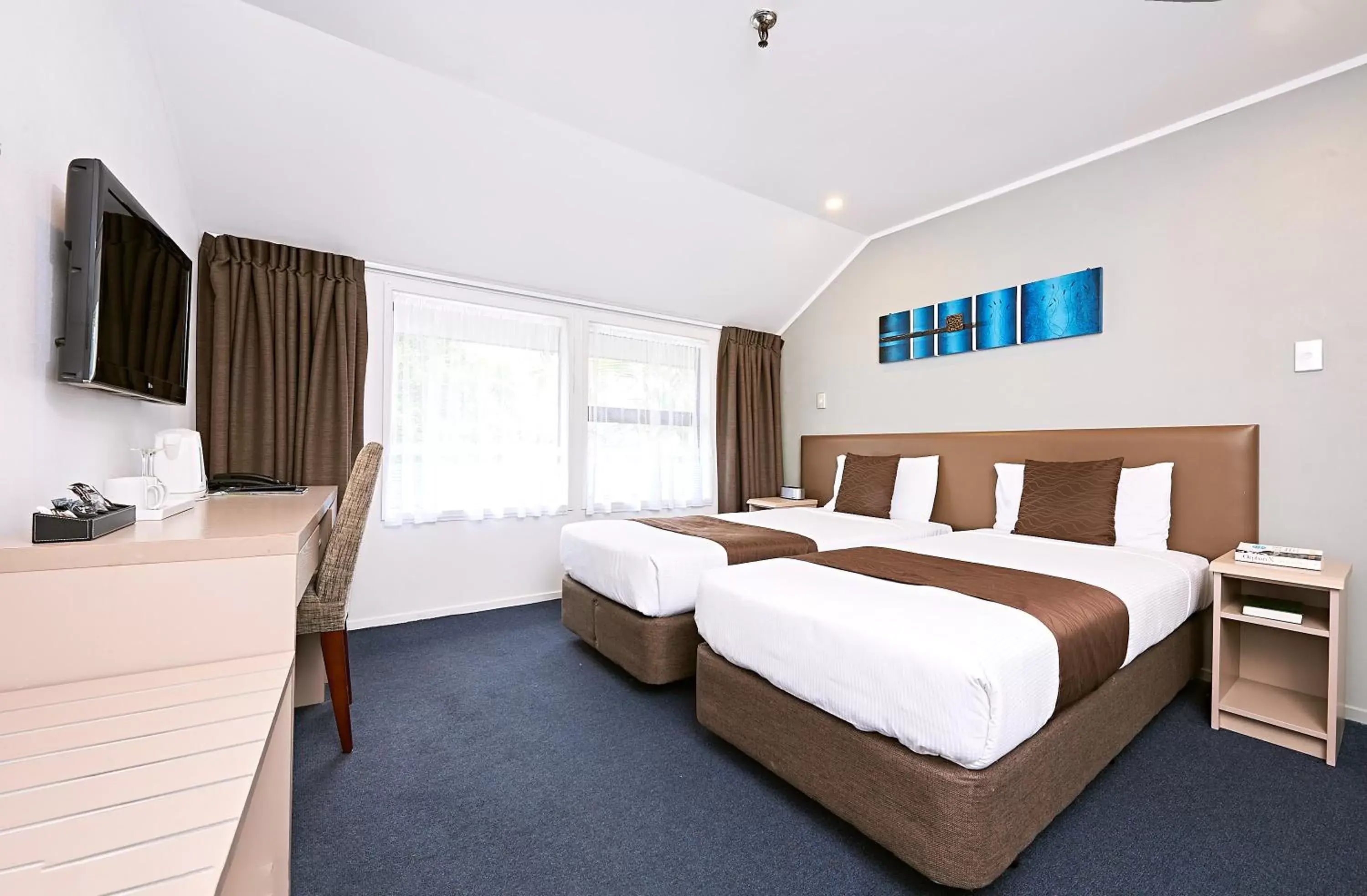 Photo of the whole room, Bed in Mount Richmond Hotel