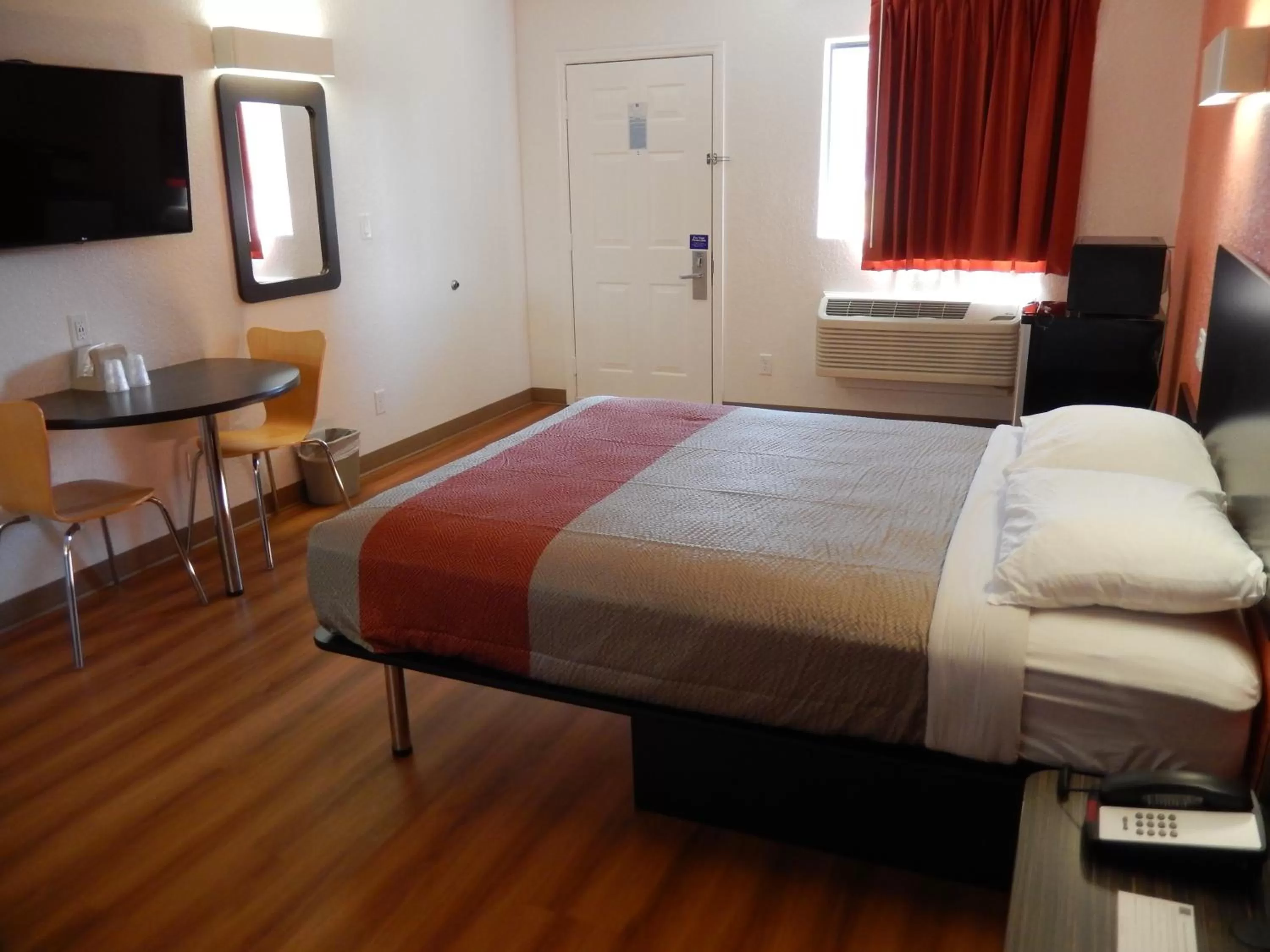 Property building, Bed in Motel 6-Moultrie, GA