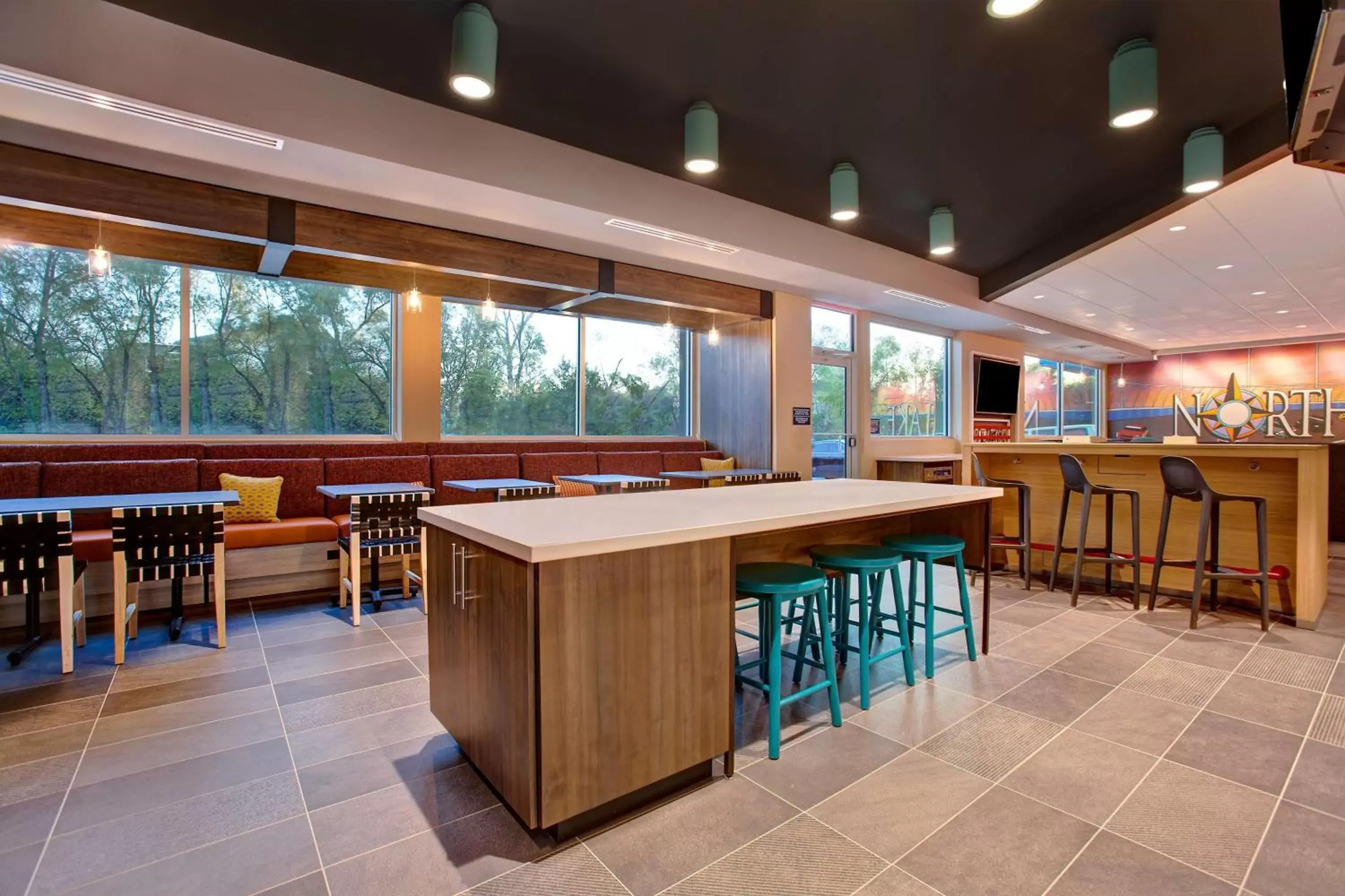 Lobby or reception, Lounge/Bar in Tru By Hilton Northlake Fort Worth, Tx