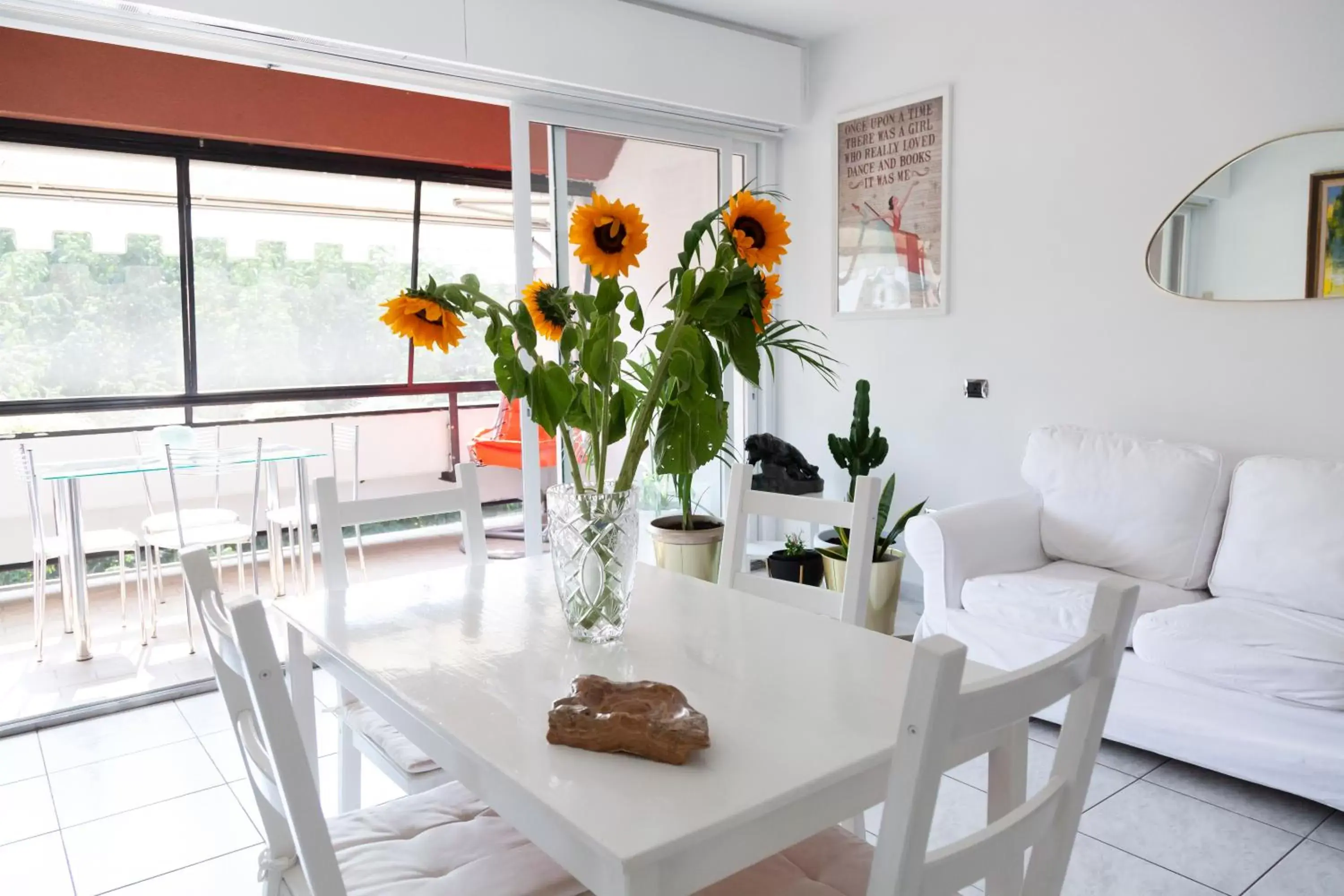 Communal lounge/ TV room, Dining Area in Maison da Paola