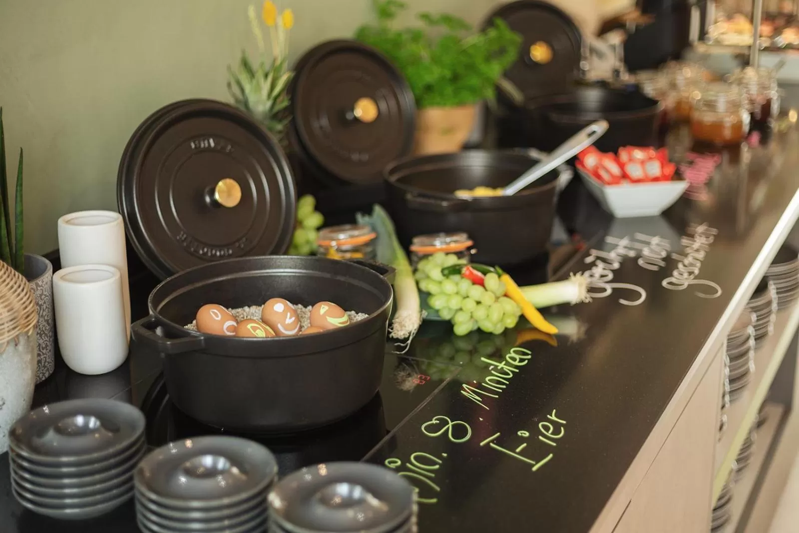 Food and drinks in Holiday Inn - the niu, Mill Cologne Mülheim by IHG