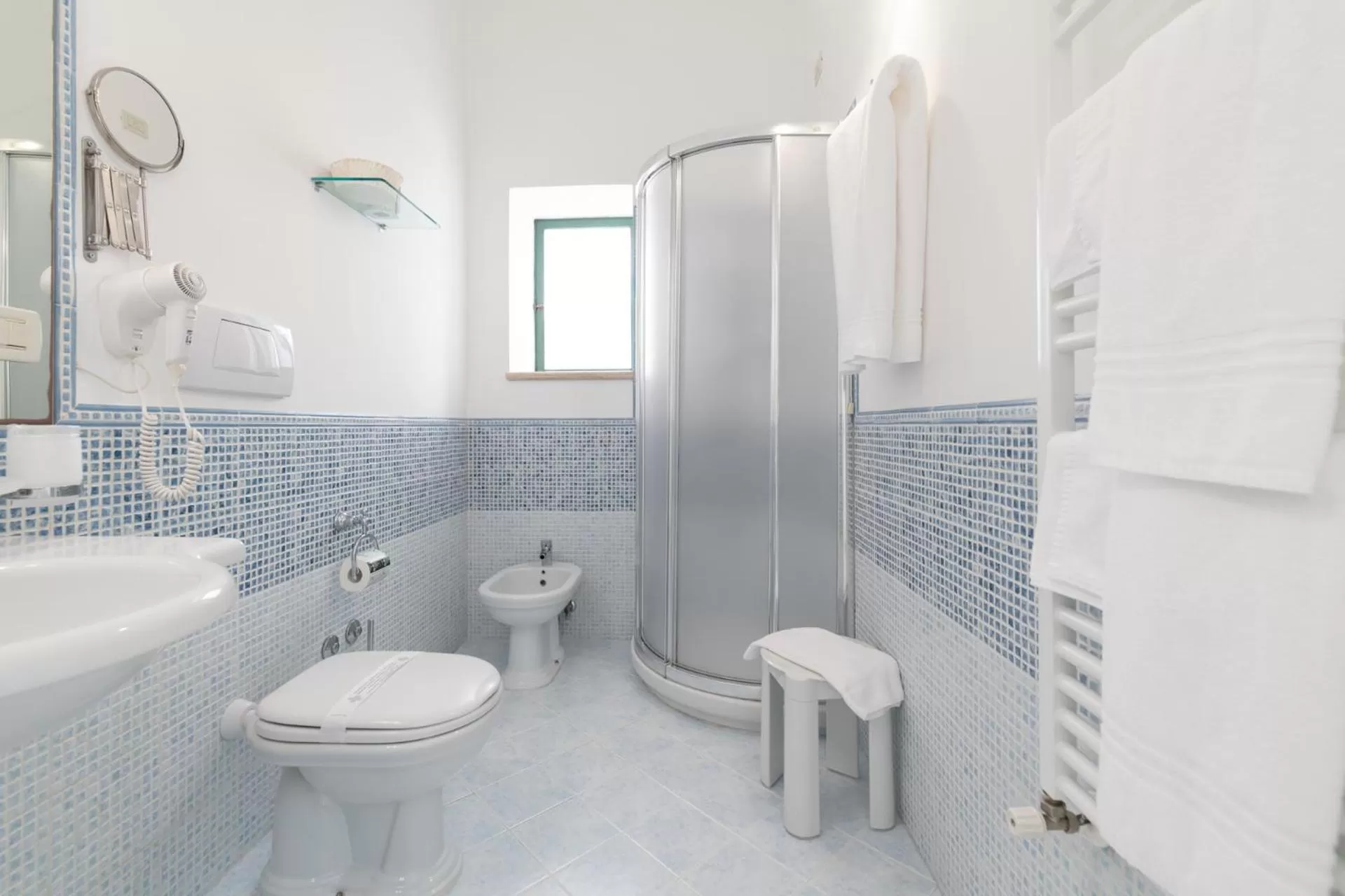 Bathroom in Hotel La Terra