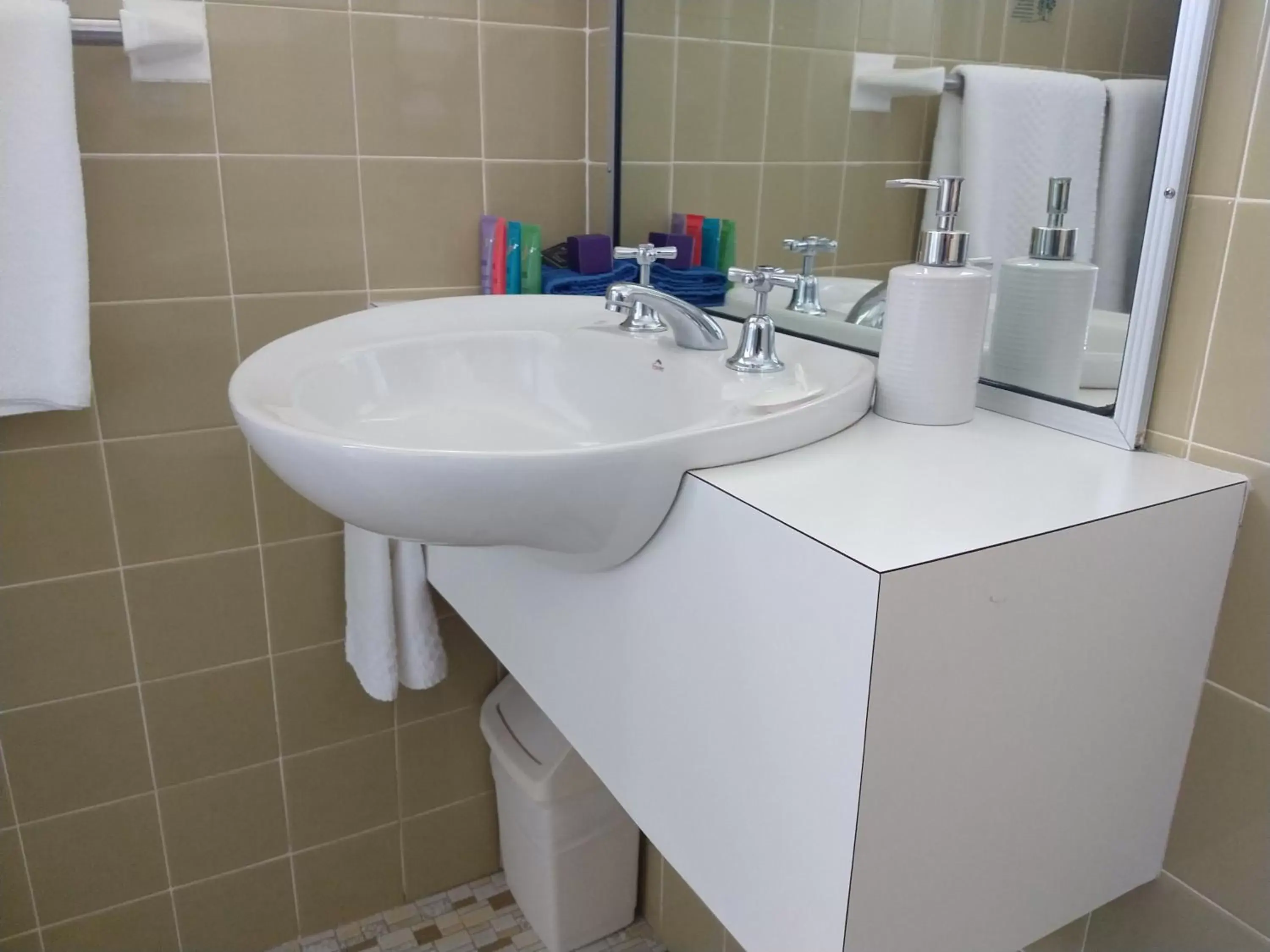 Bathroom in Haven Waters Motel & Apartments