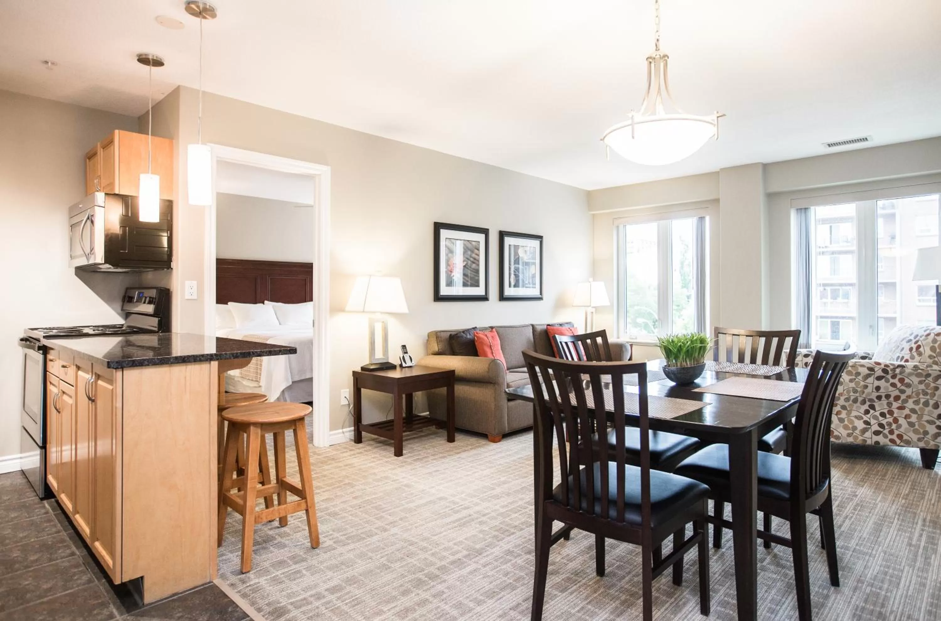 TV and multimedia in Canterra Suites Hotel