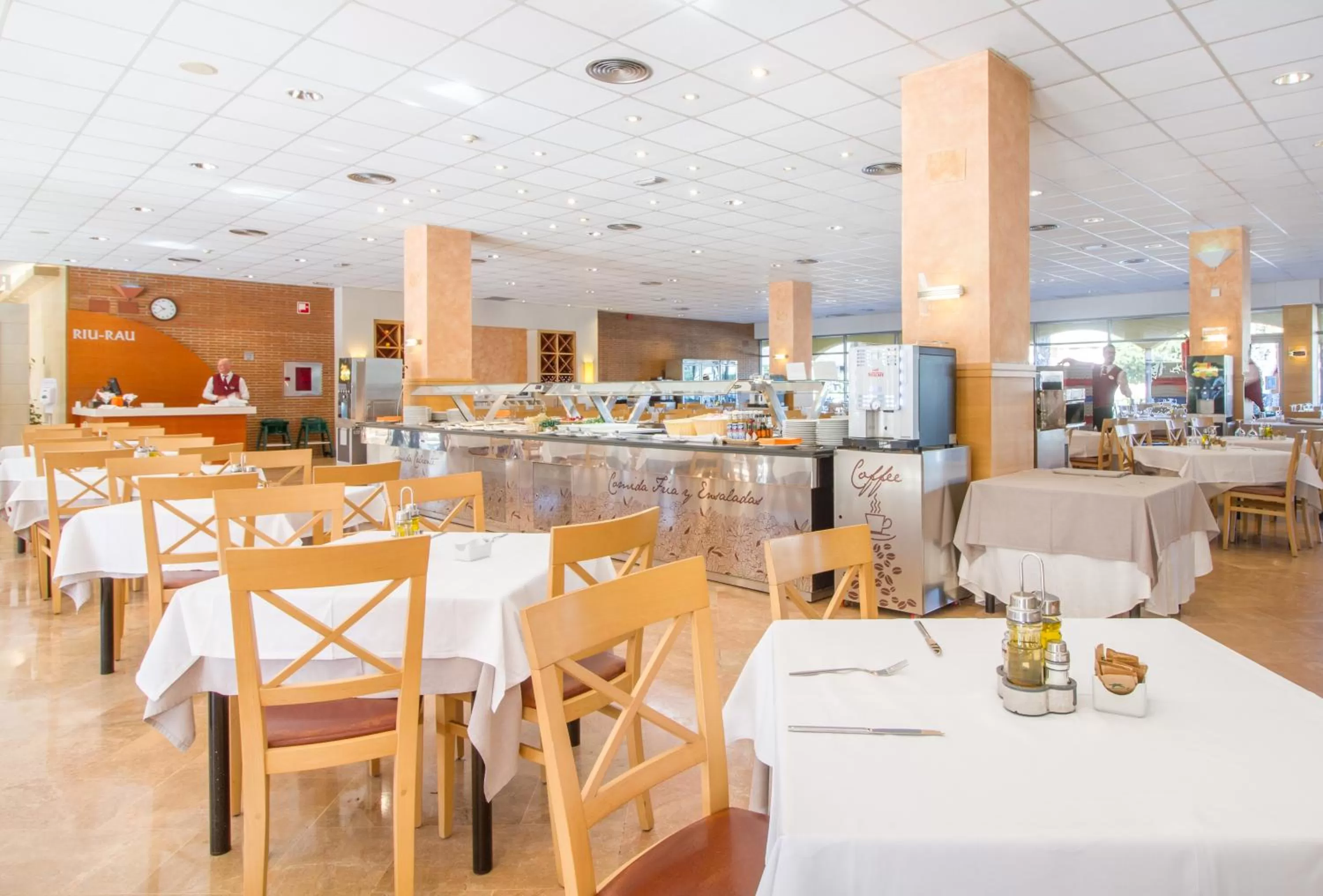Restaurant/places to eat in Hotel Mediterraneo