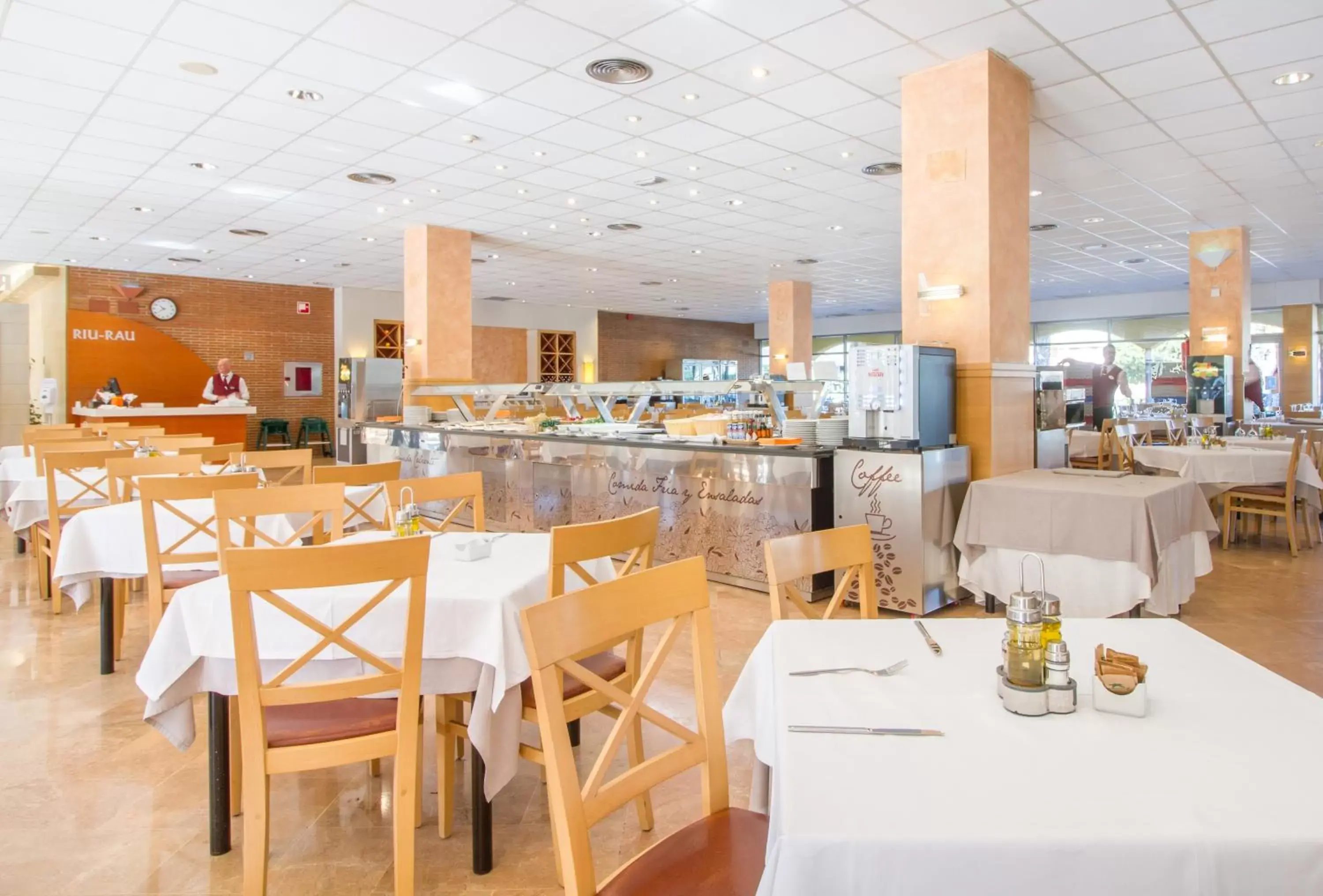 Restaurant/Places to Eat in Hotel Mediterraneo