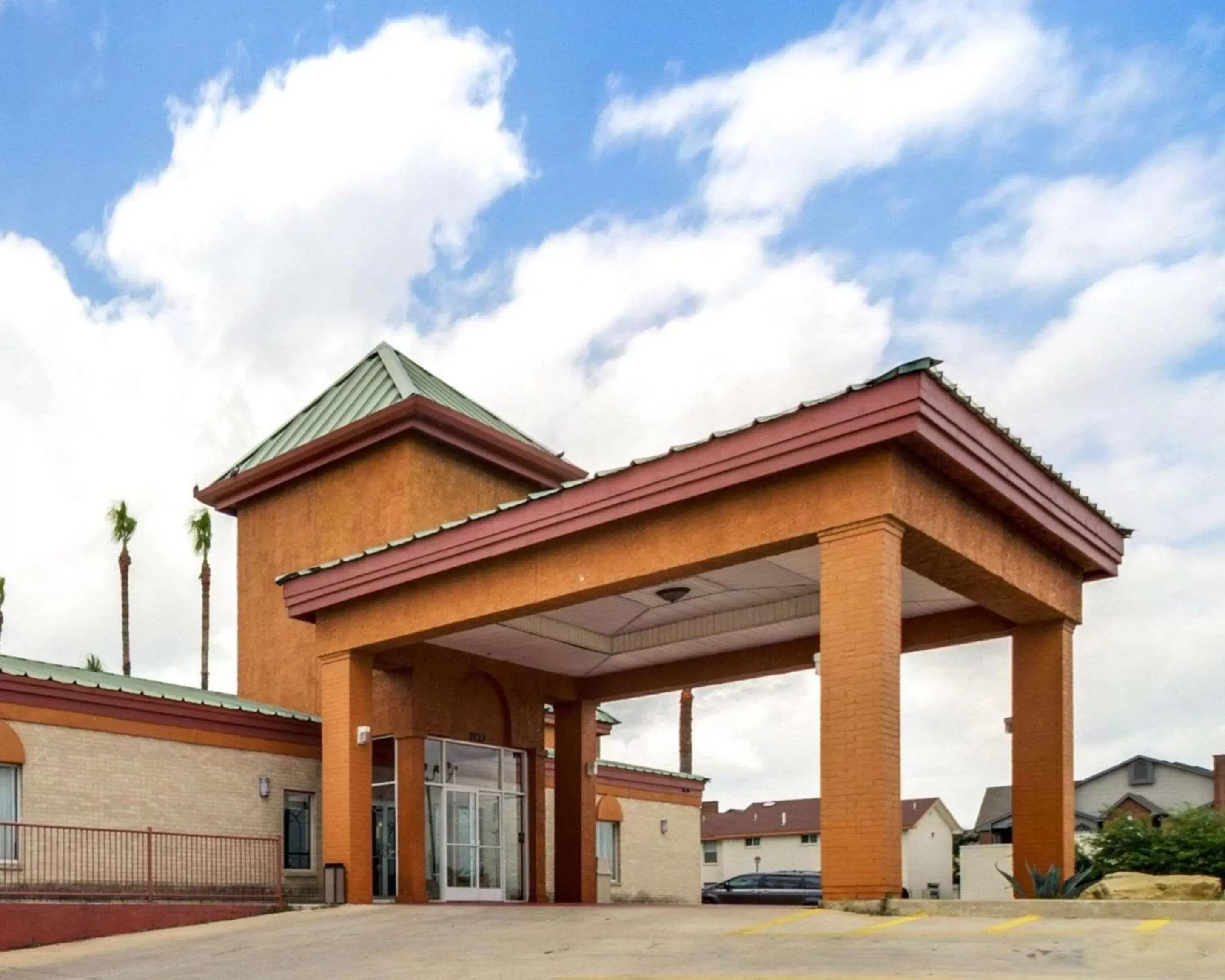 Property Building in Econo Lodge Inn & Suites Eagle Pass